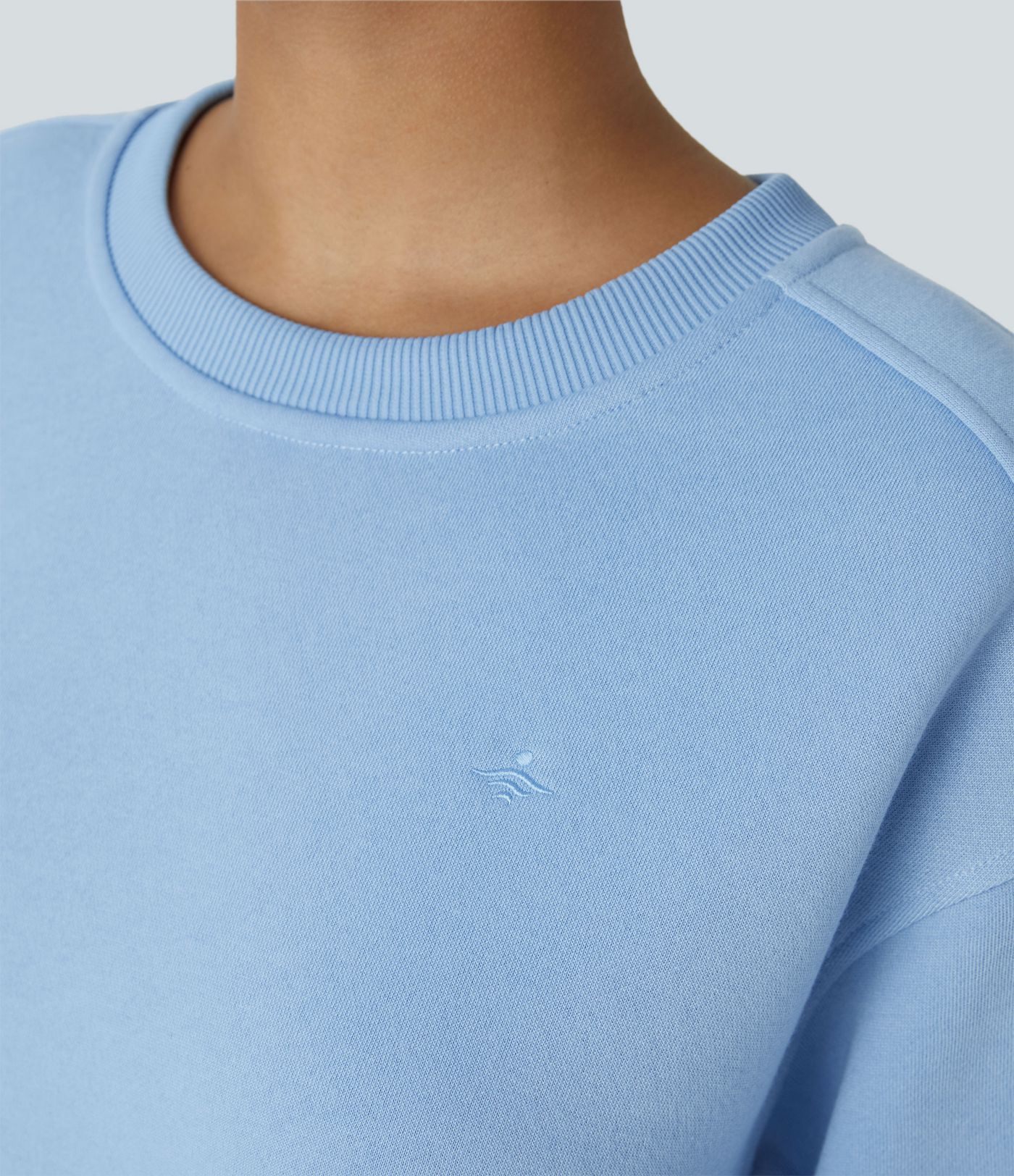 Sudadera polar gran tamaño cuello redondo hombro caído manga larga dobladillo dividido bordado acanalado contrastante