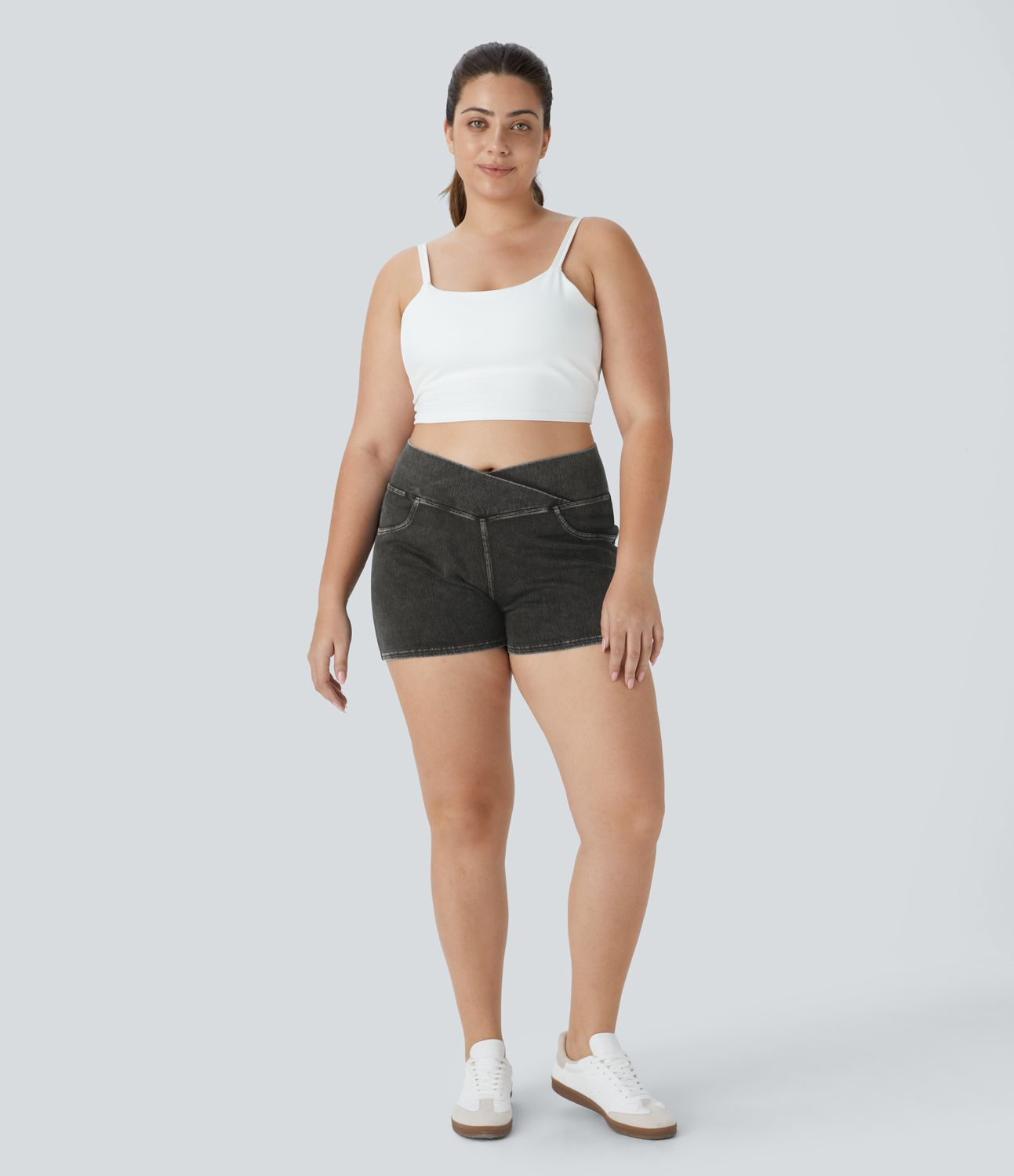 Halara Flex™ Plus Size Shorts mit hohem Bund und Crossover-Gesäßtasche, dehnbarer Denim-Strick 7,6 cm