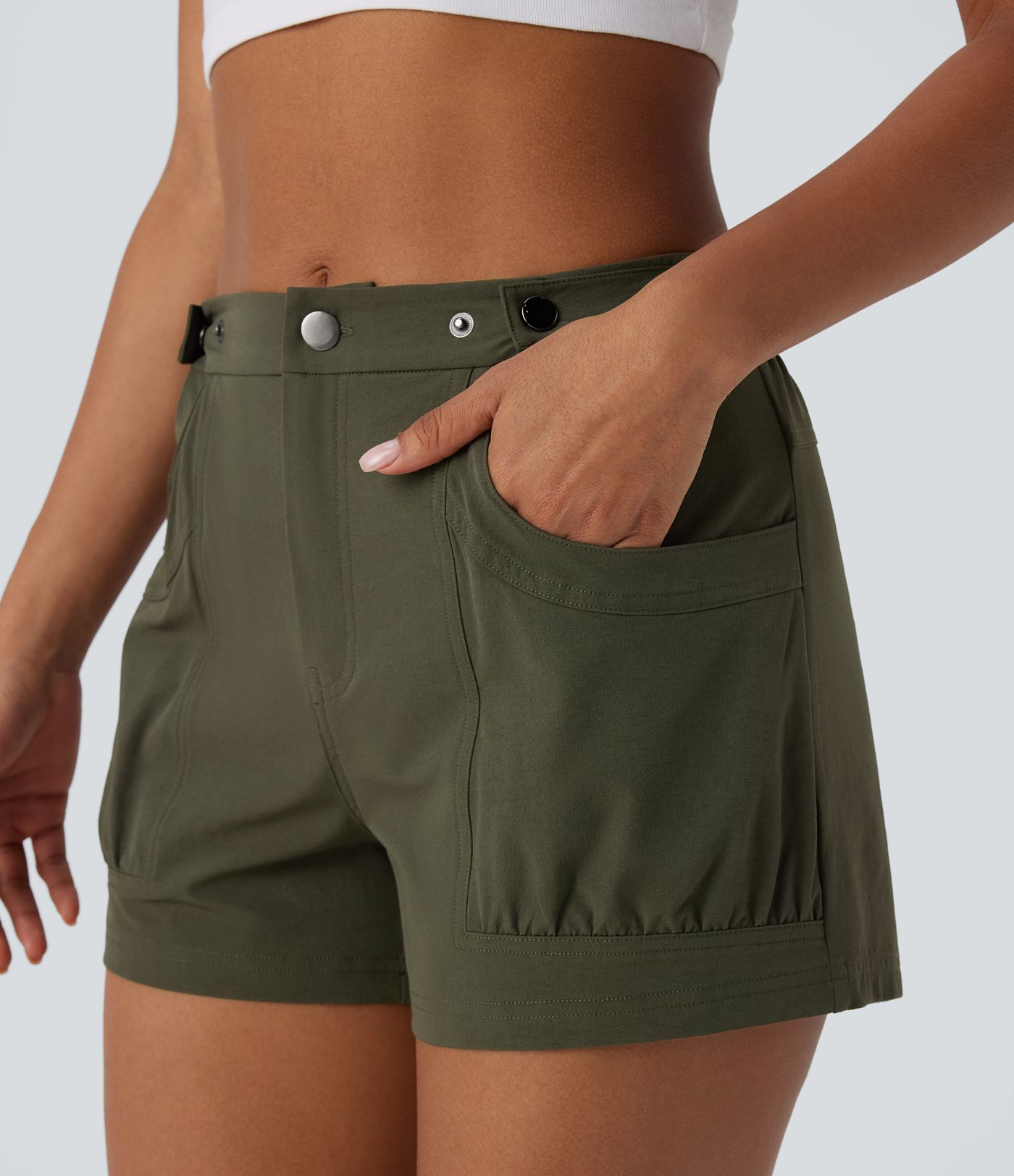 Lässige Shorts mit mittelhohem Bund, Seitentaschen und verstellbarem Hosenbund