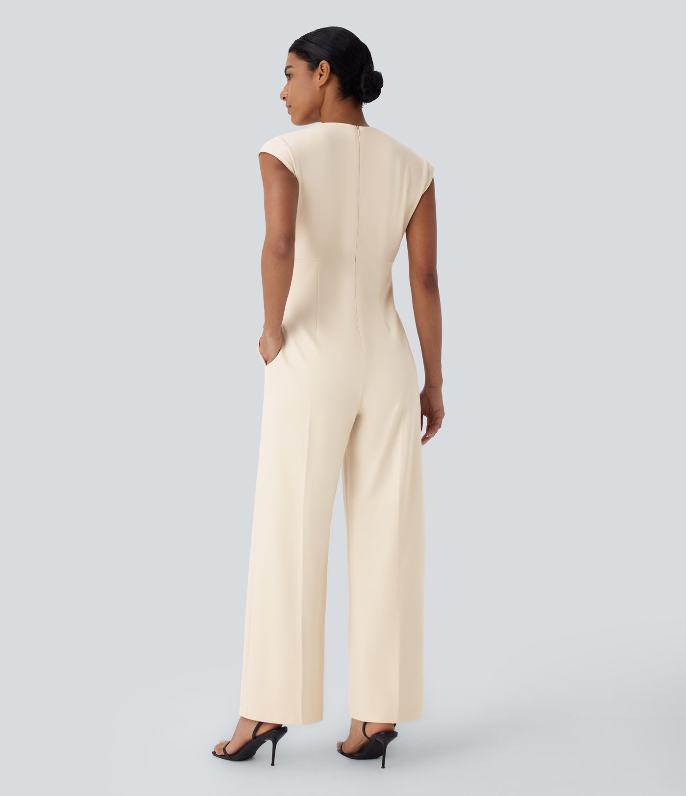 Combinaison de travail col V à manches courtes avec fermeture éclair invisible et poches latérales