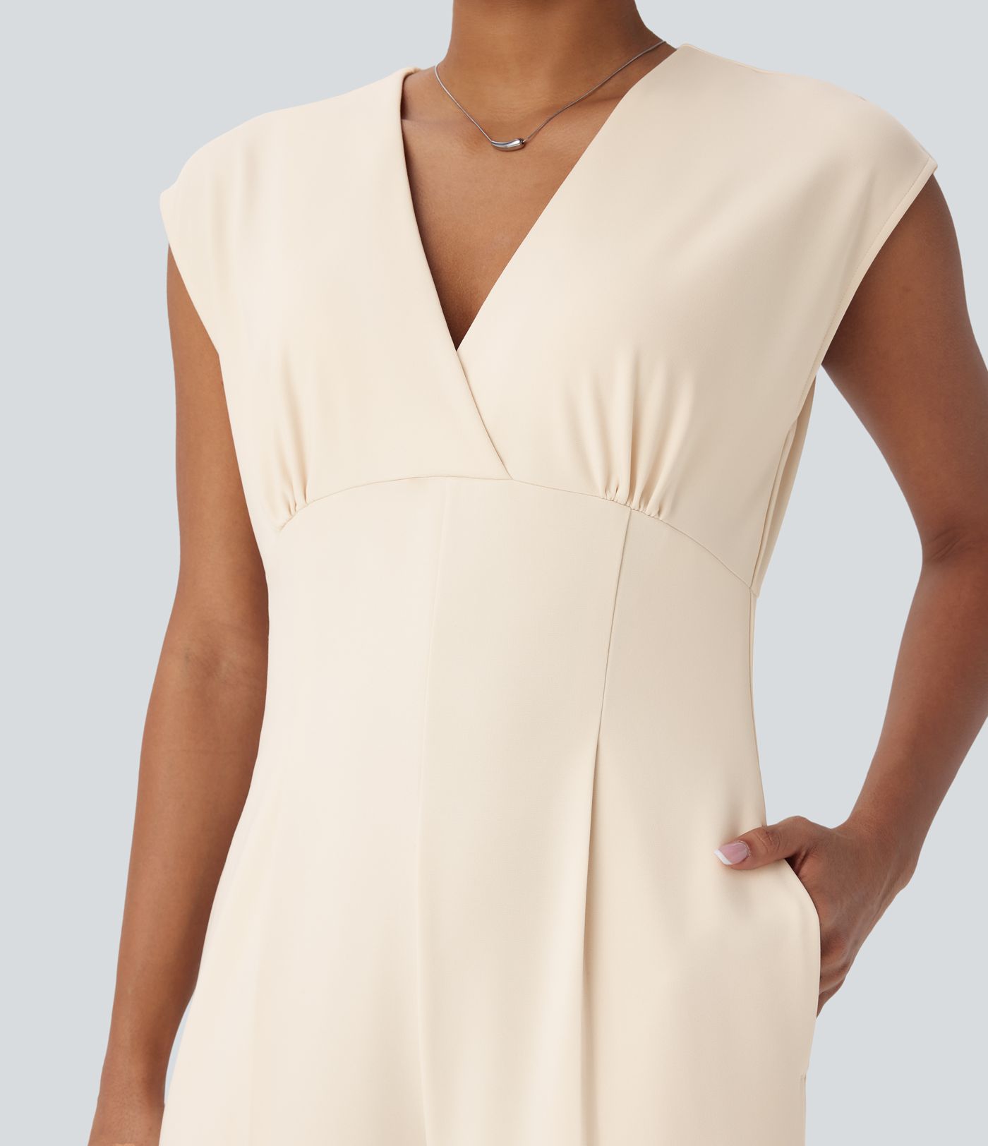 Combinaison de travail col V à manches courtes avec fermeture éclair invisible et poches latérales