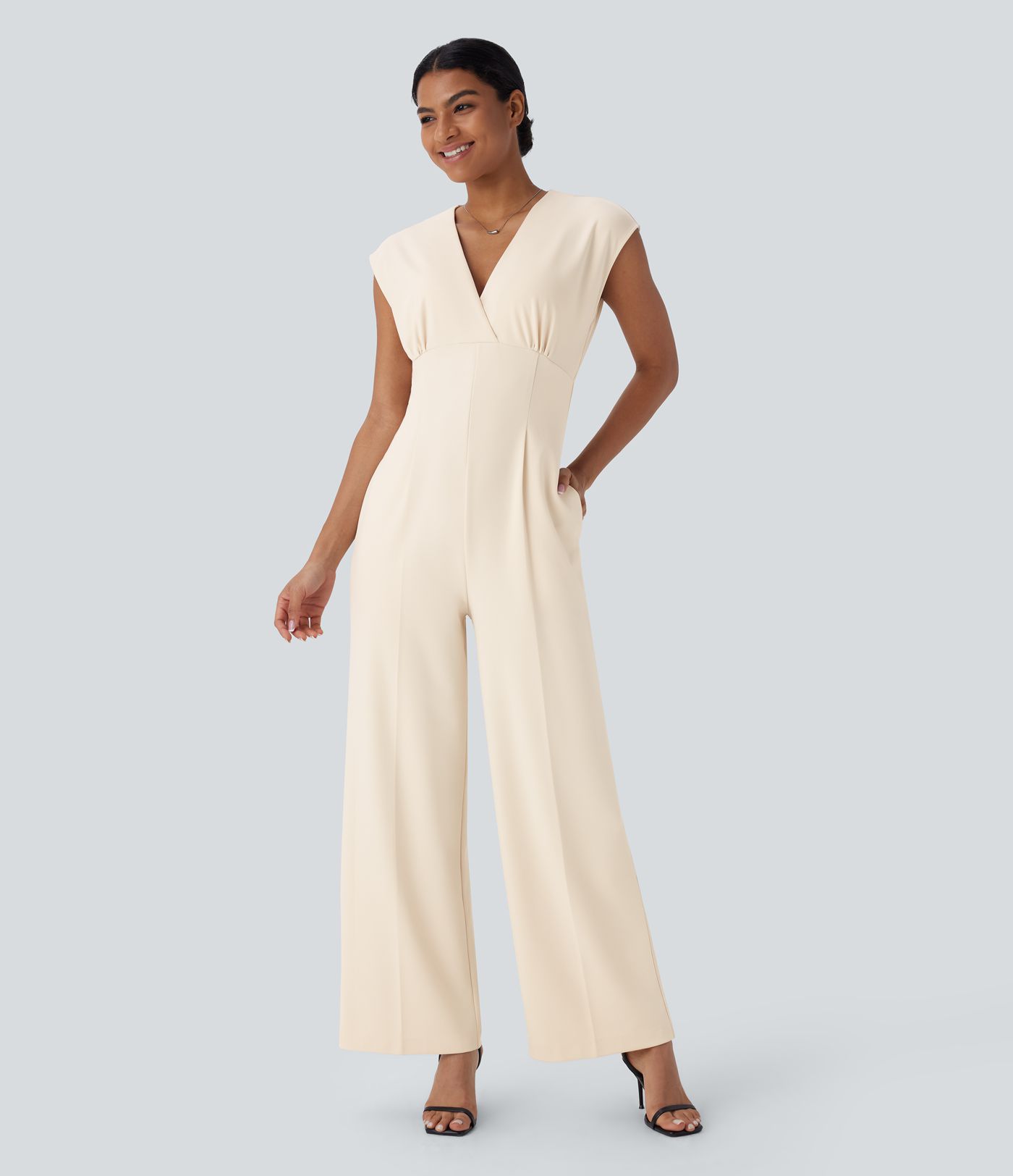 Combinaison de travail col V à manches courtes avec fermeture éclair invisible et poches latérales