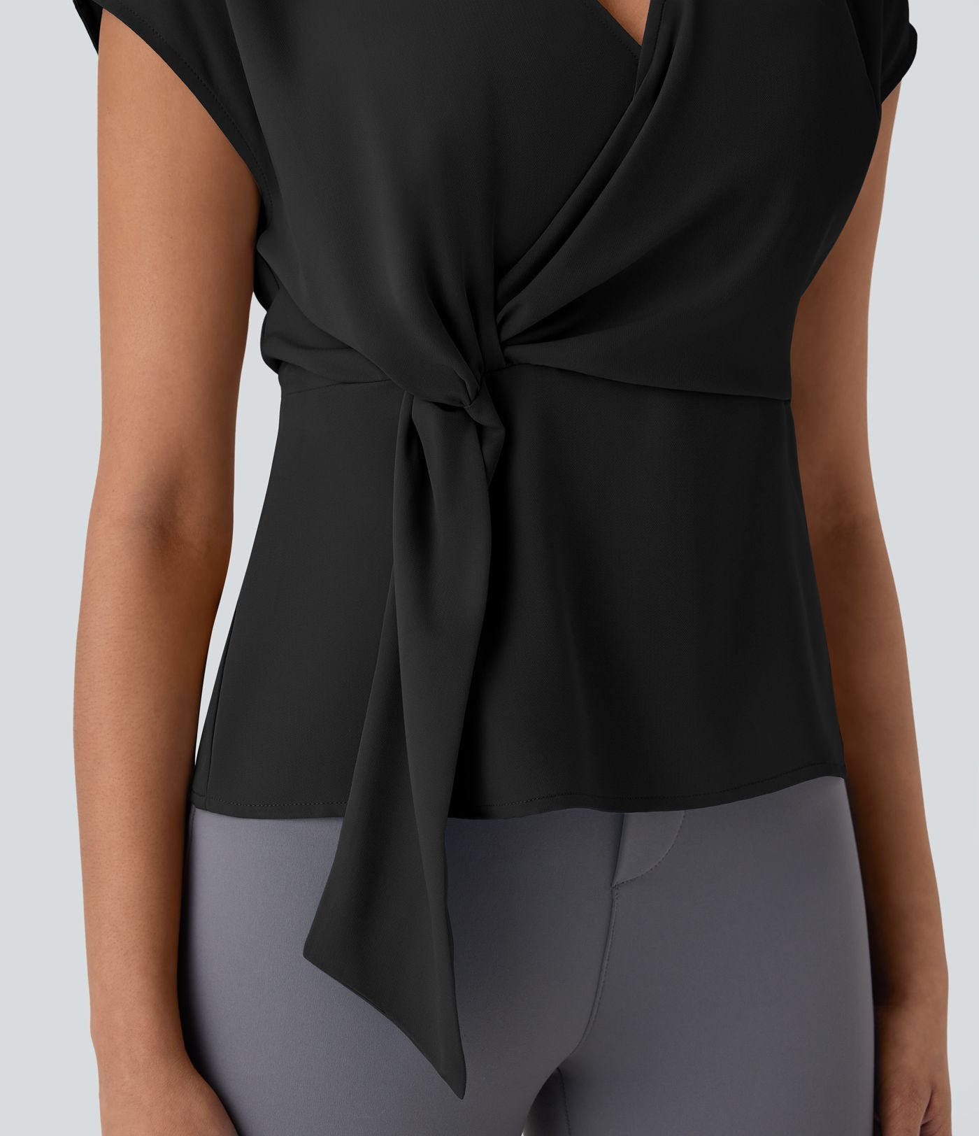 Blouse portefeuille à col en V, manches courtes et fronces pour le bureau