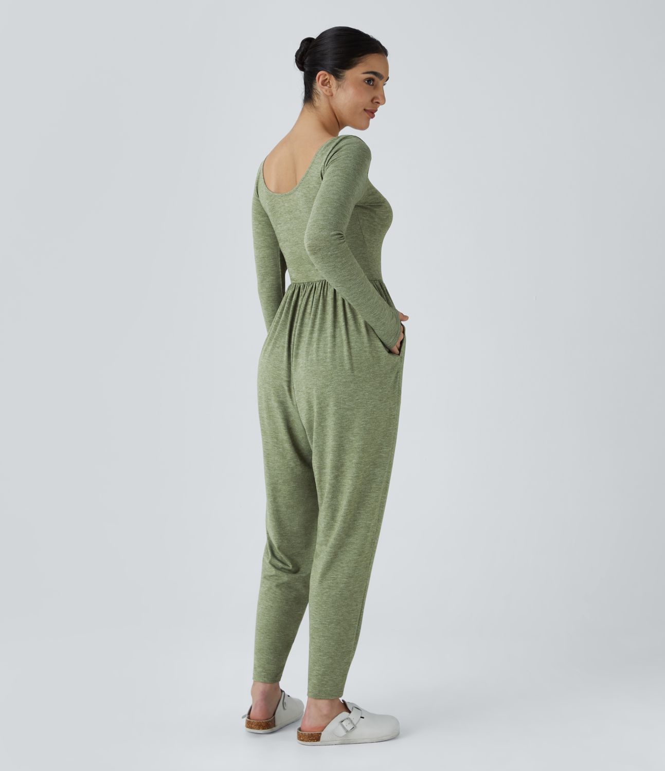 스쿱넥 백리스 주름 옆주머니 캐주얼 하렘 점프수트