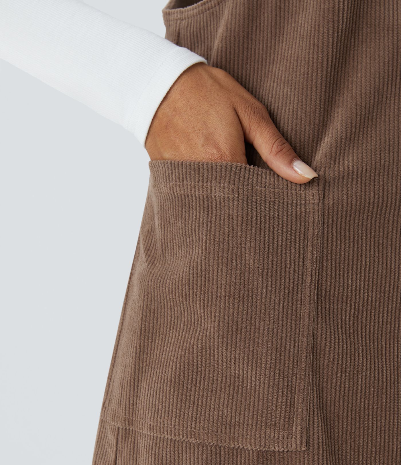 Robe salopette courte décontractée en velours côtelé avec bretelles ajustables, boutons et poches latérales