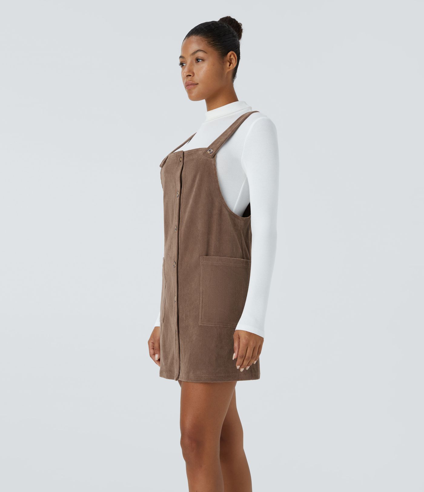 Robe salopette courte décontractée en velours côtelé avec bretelles ajustables, boutons et poches latérales