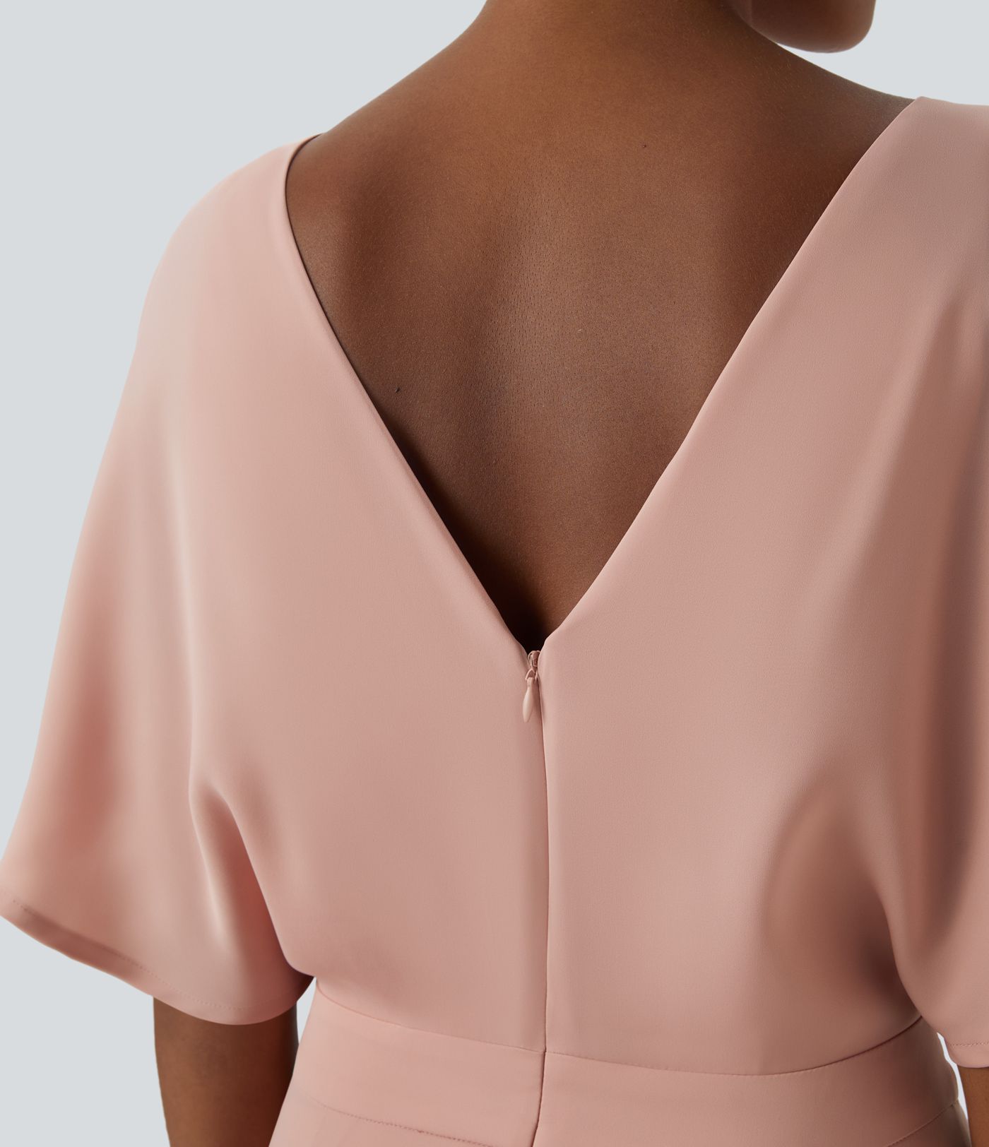 Combinaison fluide décolletée en V avec manches papillon et poches latérales pour mariage