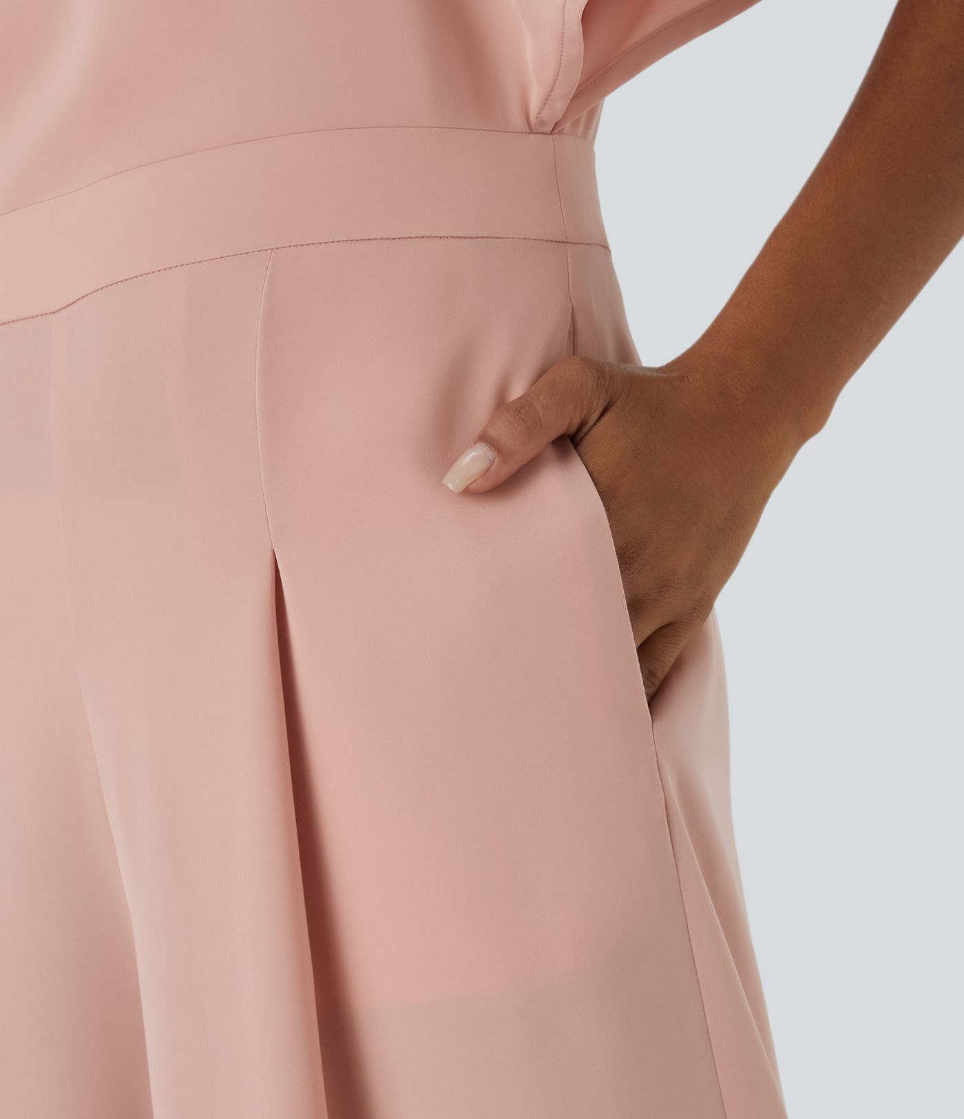 Combinaison fluide décolletée en V avec manches papillon et poches latérales pour mariage