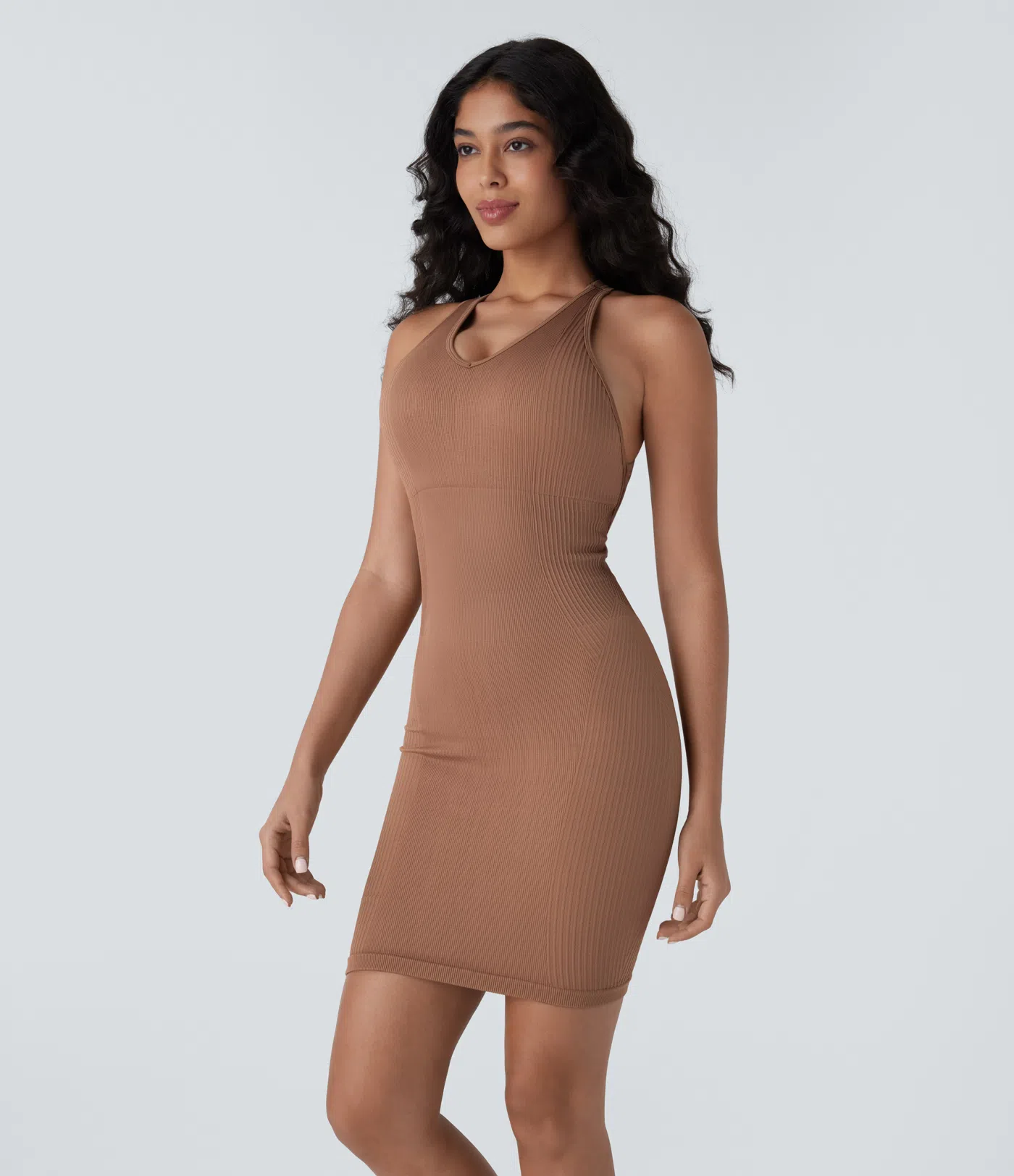 Rückenfreies, figurbetontes Mini-Freizeitkleid mit U-Ausschnitt, überkreuztem Saum und nahtlosem Flow