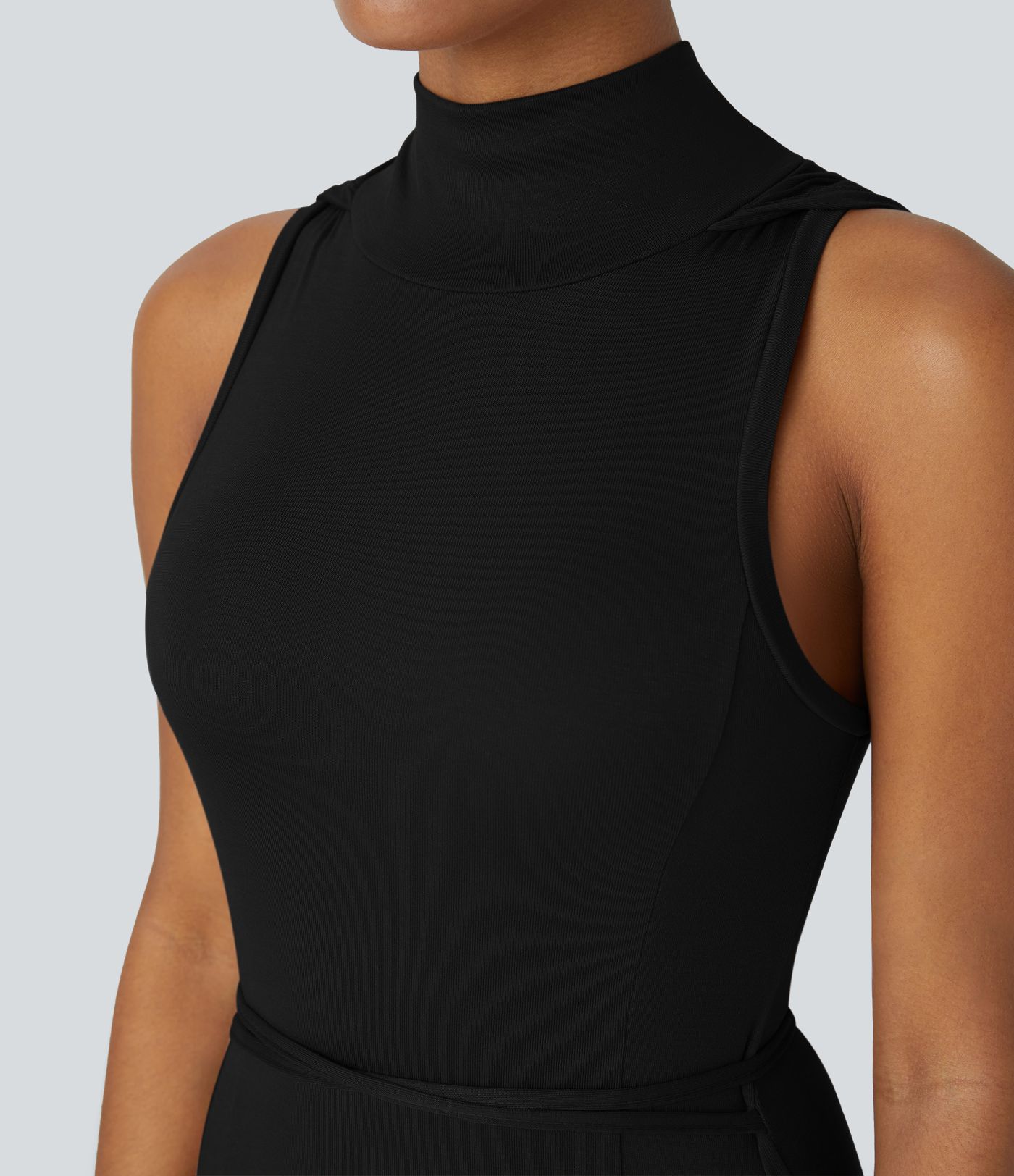 Vestido media pierna 2 piezas abertura lazo espalda sin mangas cuello alto capucha canalé