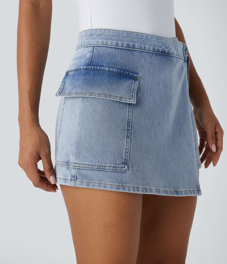 Jupe-short décontractée en denim extensible Halara Flex™ à taille basse avec boutons, fermeture éclair, ceinture et poche latérale