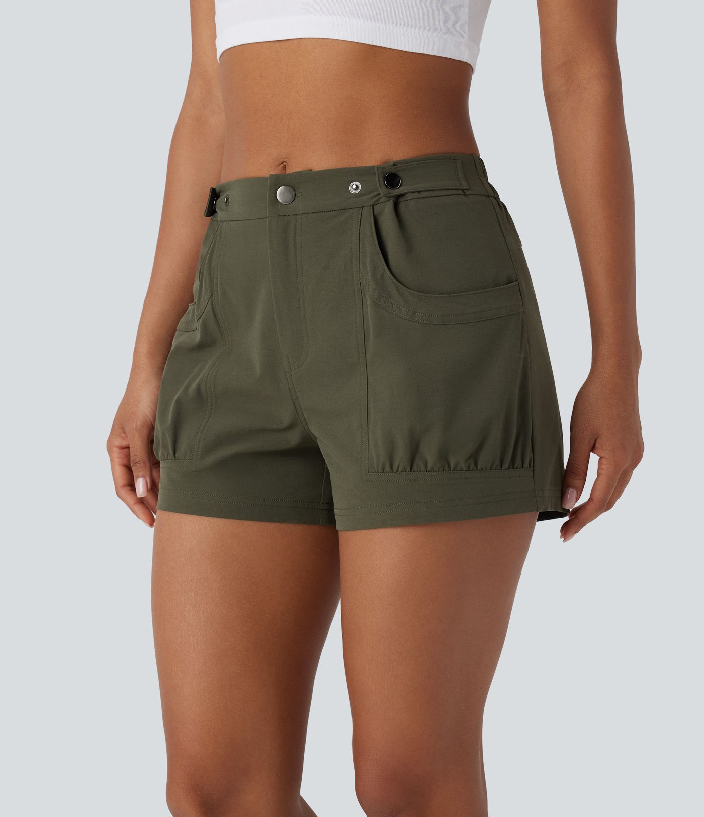 Lässige Shorts mit mittelhohem Bund, Seitentaschen und verstellbarem Hosenbund