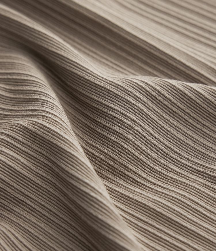 Stoffhose mit hohem Bund und weitem Bein