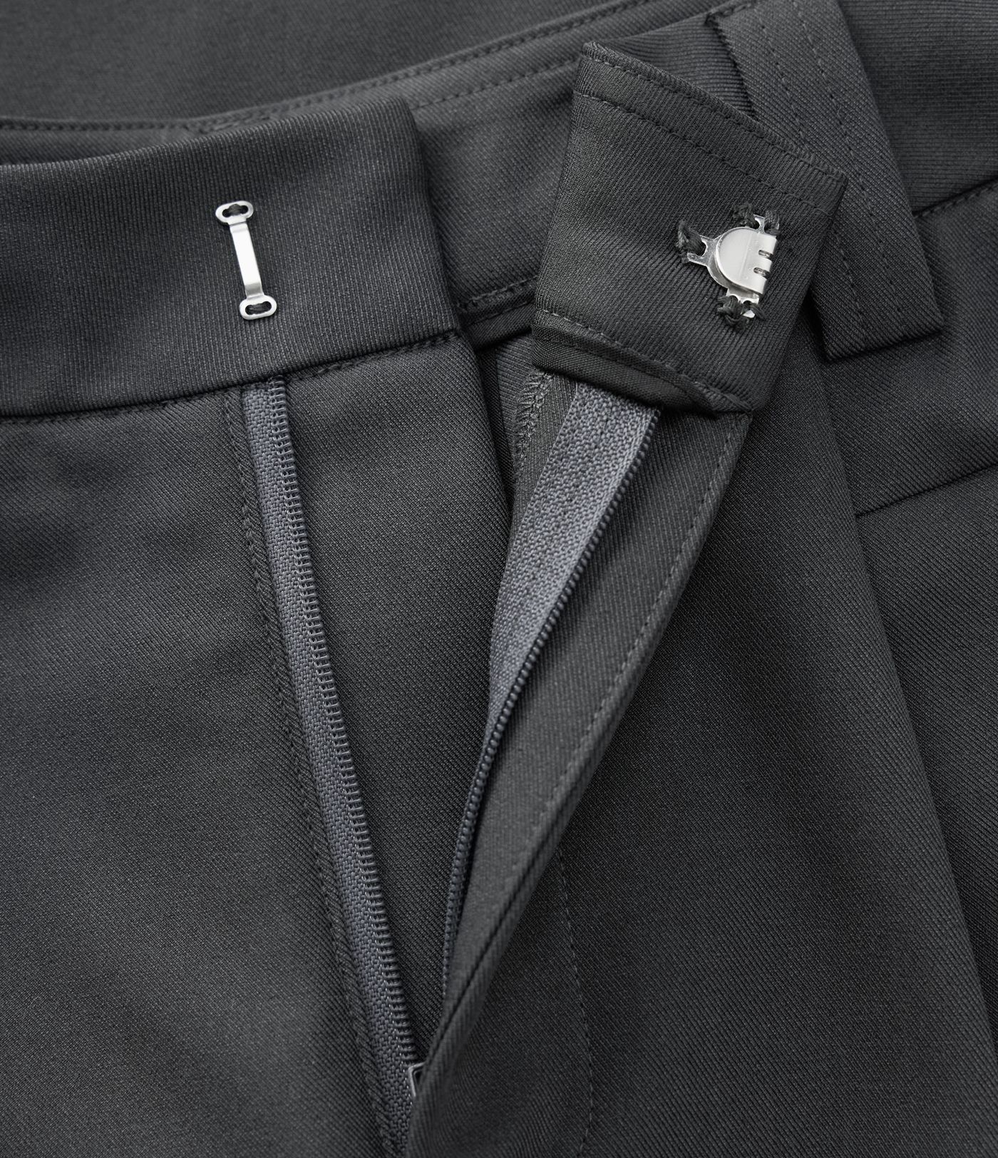 Stoffhose mit hohem Bund und weitem Bein