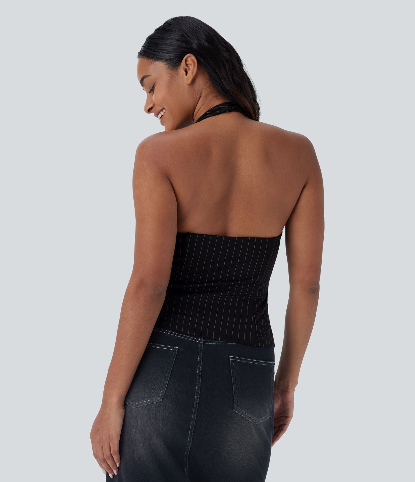 Neckholder-Top mit rückenfreiem 2-Wege-Reißverschluss und Cool Touch-Streifen