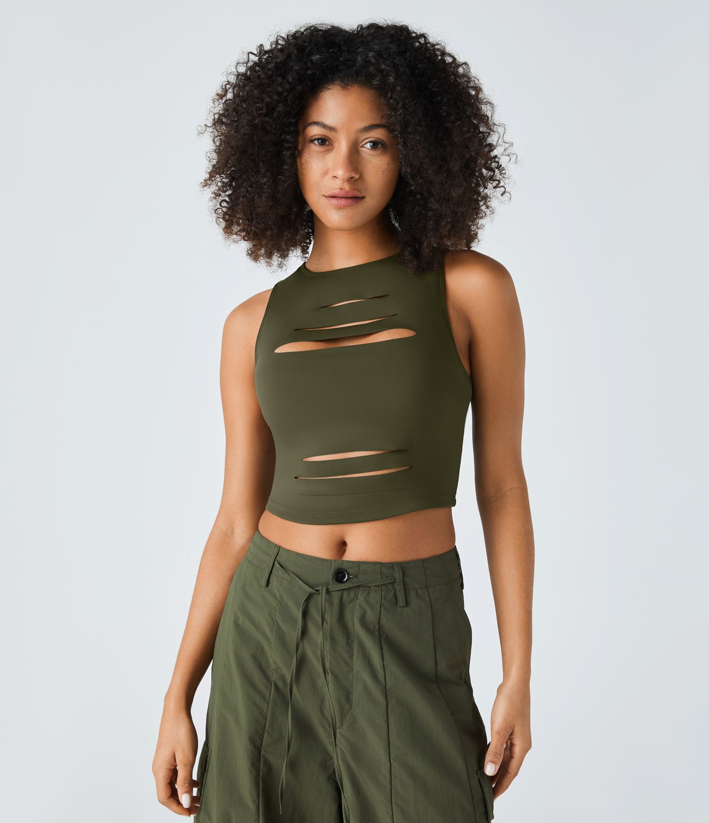 DayStretch - Kurzes Tanktop mit Racerback, Cut-Outs und Rissen