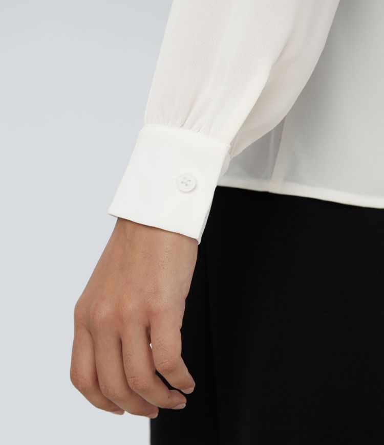 Blusa oficina plisada manga larga cuello V