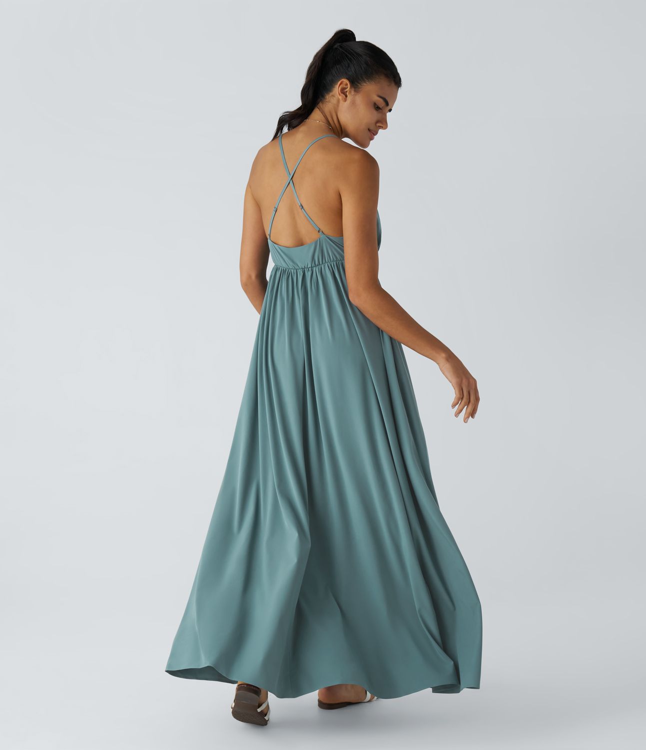 Breezeful™ Rückenfreies, fließendes Maxi-Unterkleid mit überkreuzten Trägern, V-Ausschnitt und Schlitz - schnelltrocknend