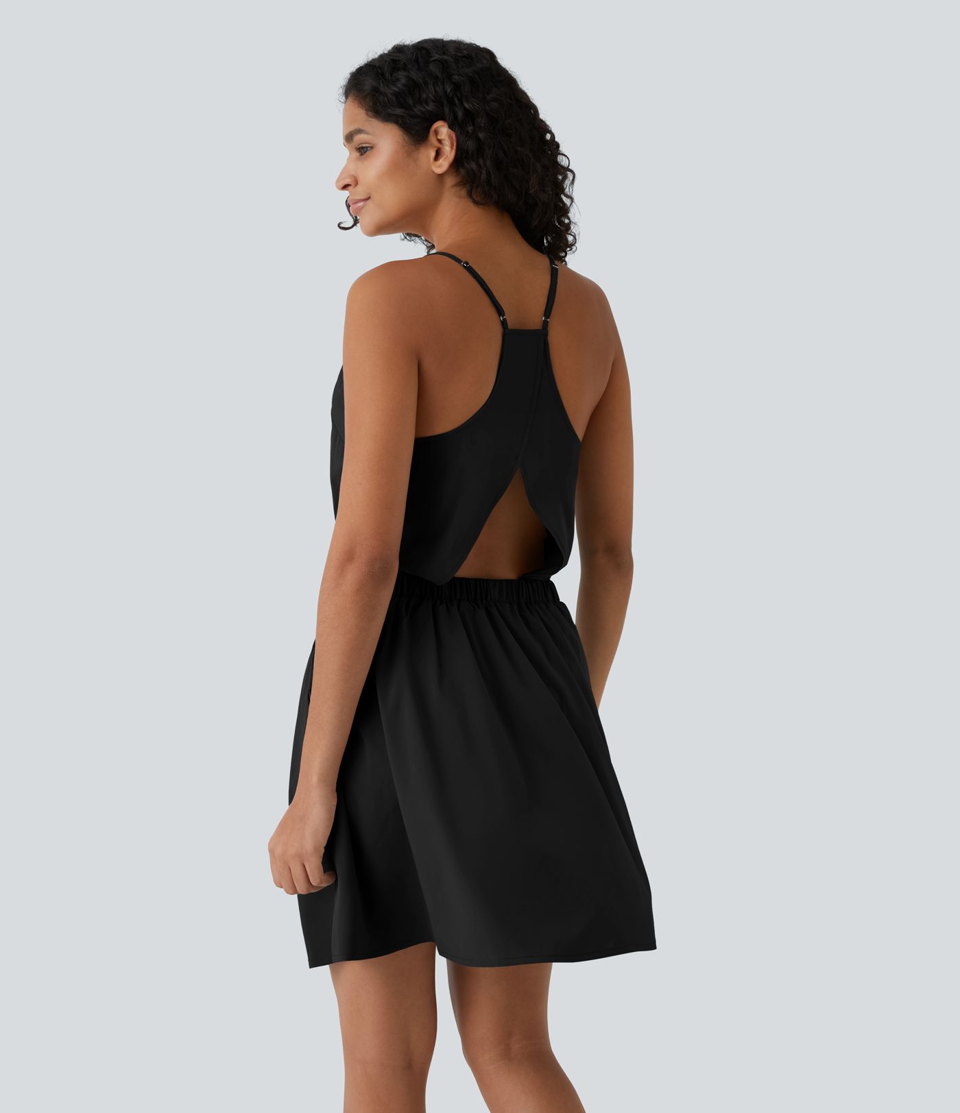 Breezeful™ Rückenfreies, plissiertes Minikleid mit verstellbaren Riemen, Cut-Outs und Seitentaschen - schnelltrocknend