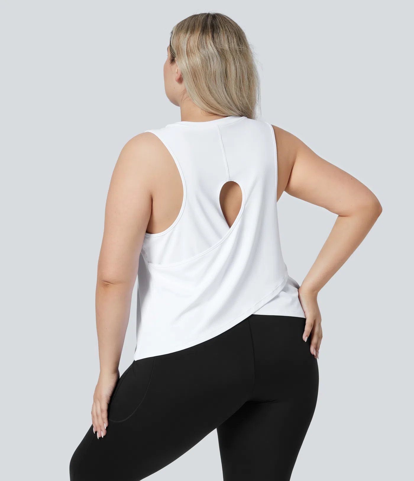 Plus-Size, einfarbiges, ausgeschnittenes Yoga-Tanktop mit Crossover-Saum