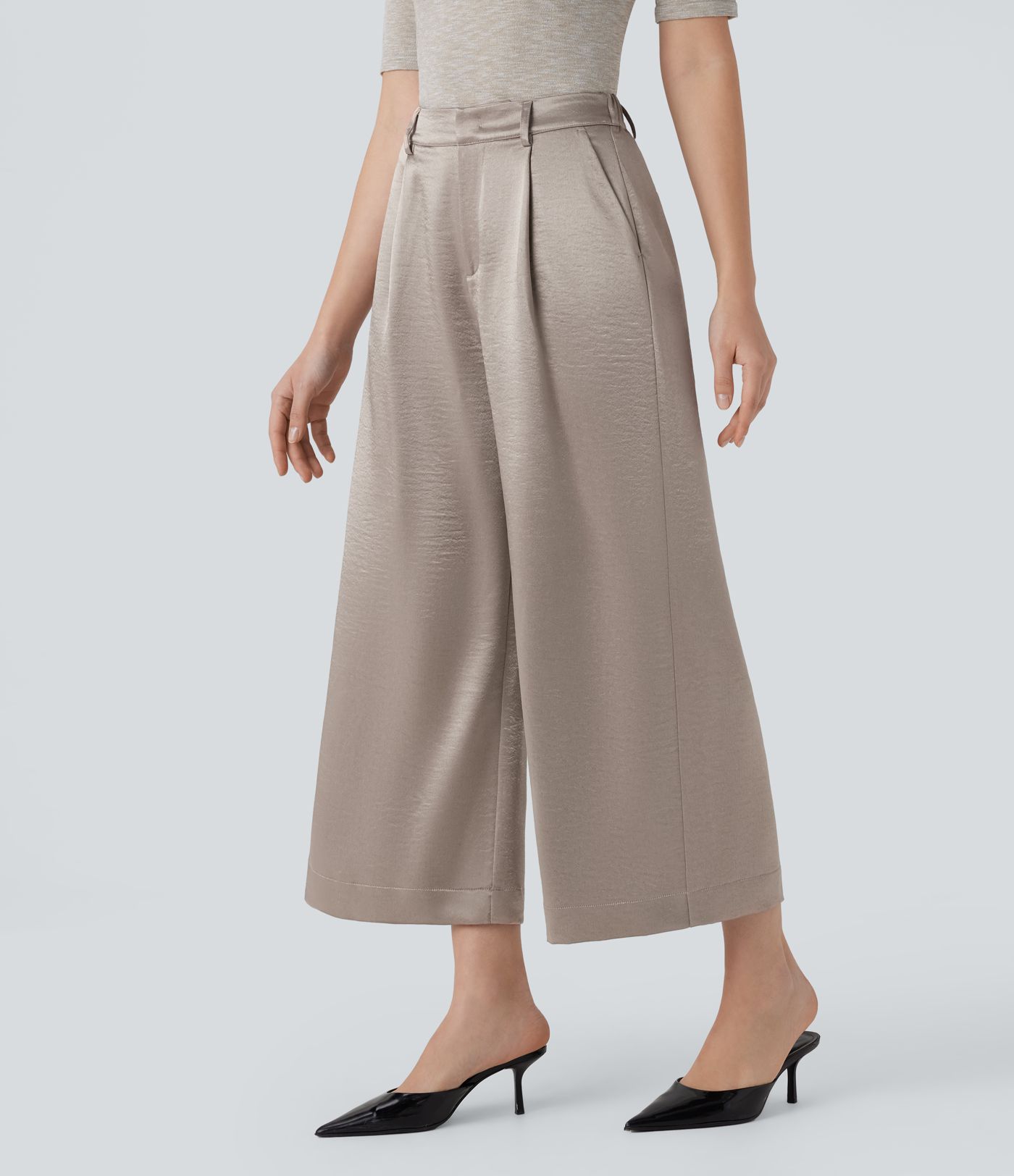 High-waisted office trousers with side satin pockets and wide legs