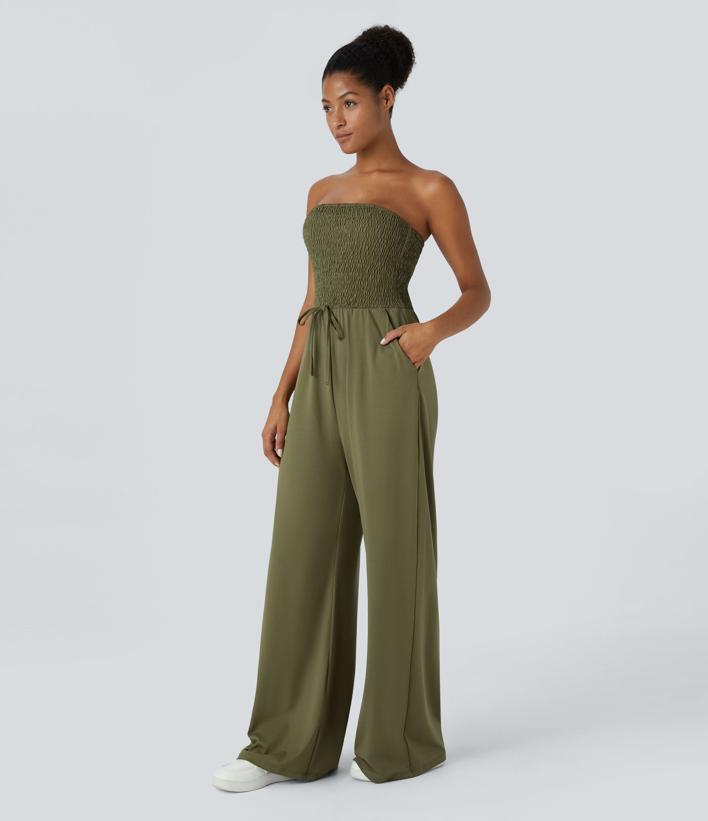 Rückenfreier Overall-Jumpsuit mit Seitentaschen und weitem Bein
