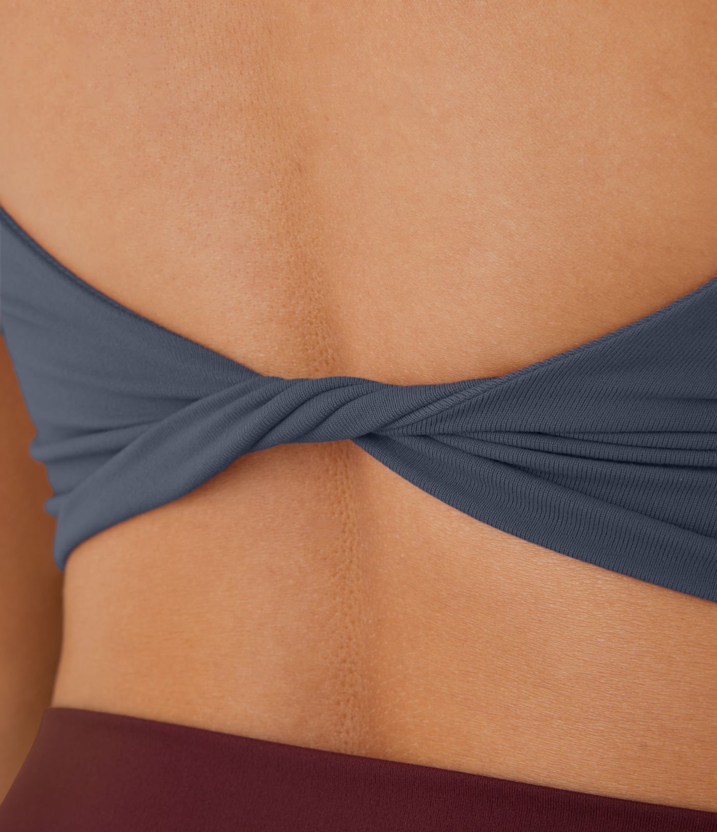 Kratek Joga Top z Dvojnimi Naramnicami