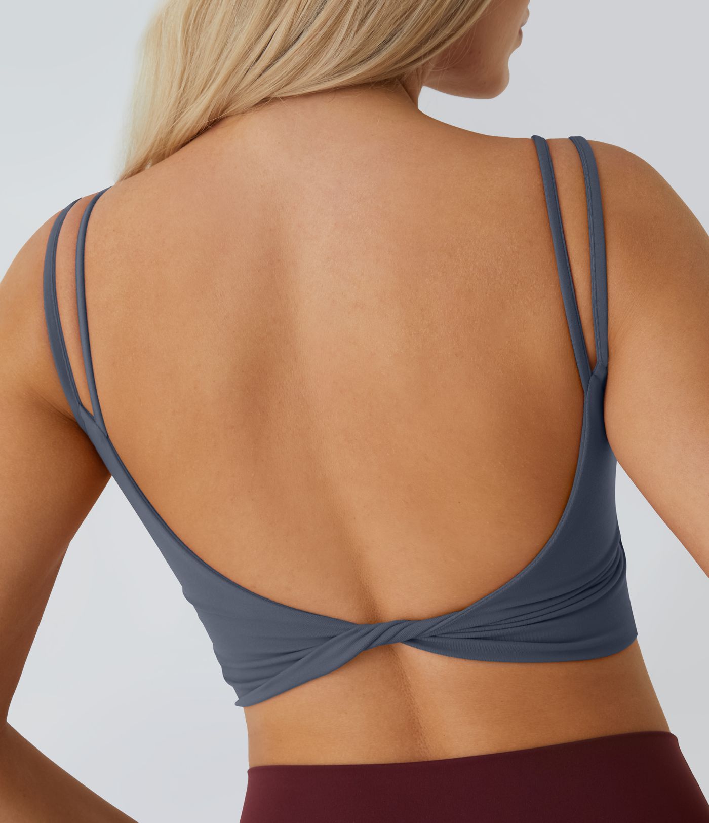 Kratek Joga Top z Dvojnimi Naramnicami