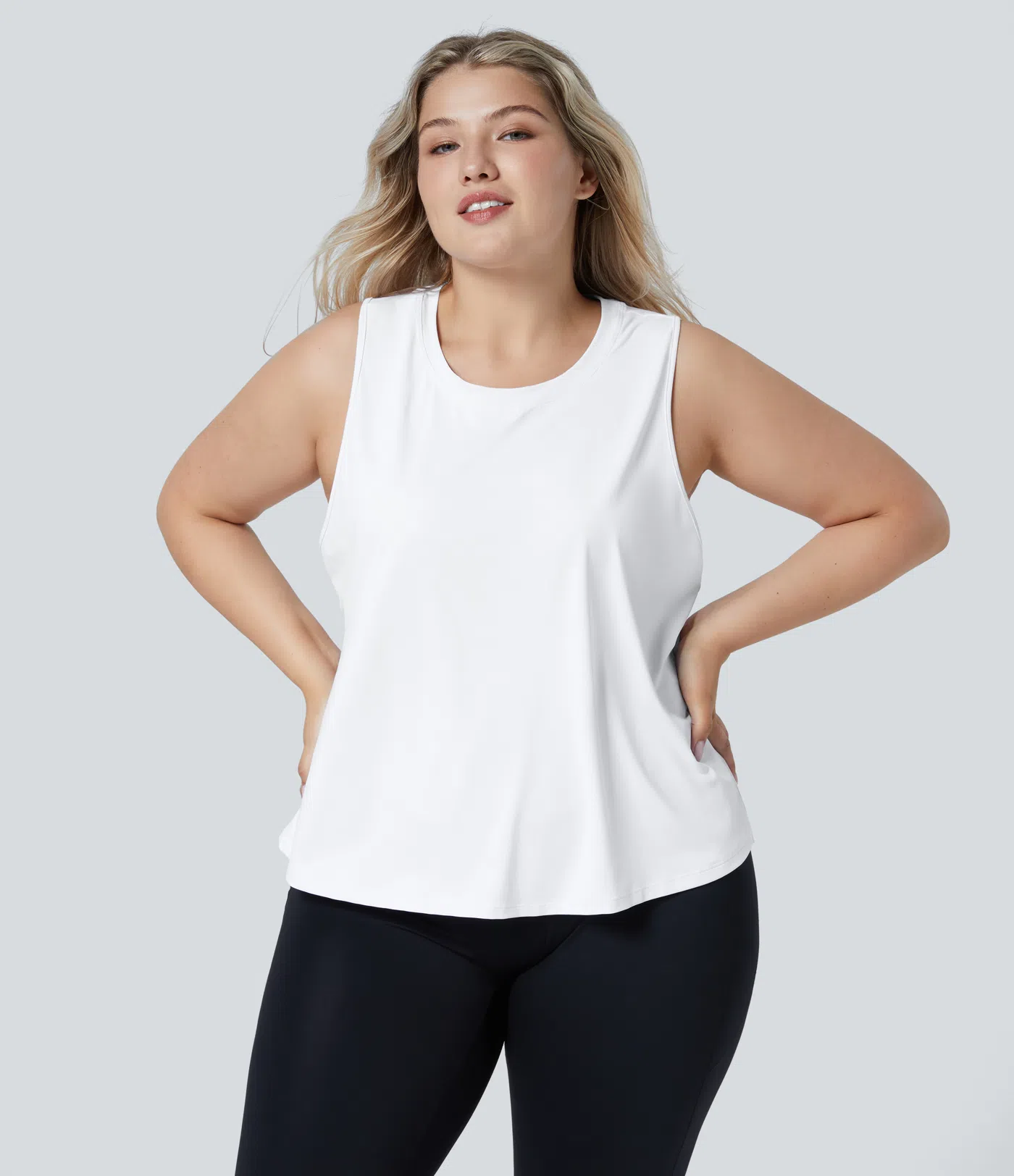 Plus-Size, einfarbiges, ausgeschnittenes Yoga-Tanktop mit Crossover-Saum