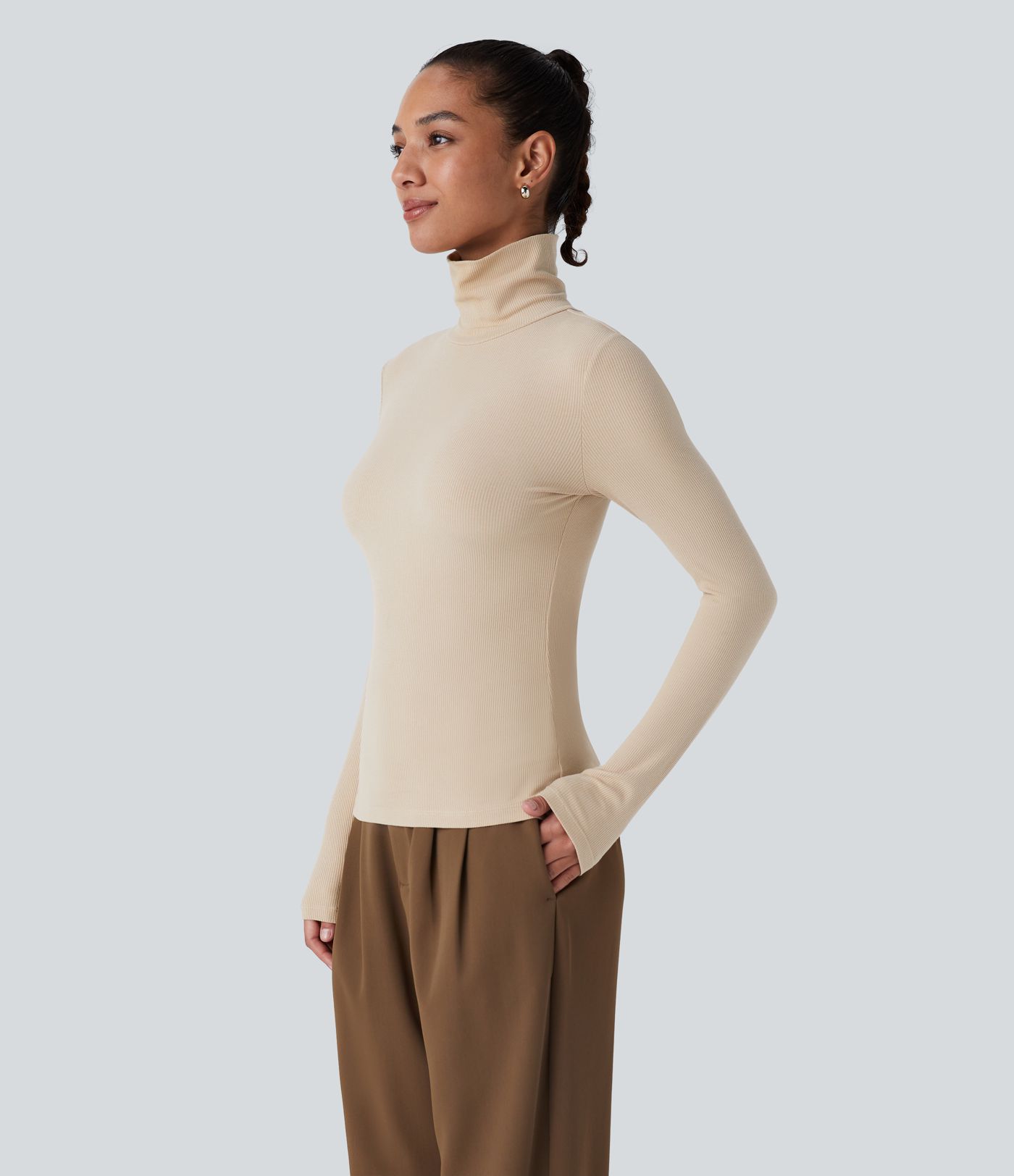 Langärmliges Freizeitoberteil im Rippstrick mit hohem Kragen