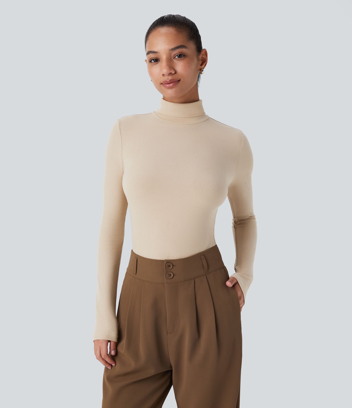 Langärmliges Freizeitoberteil im Rippstrick mit hohem Kragen