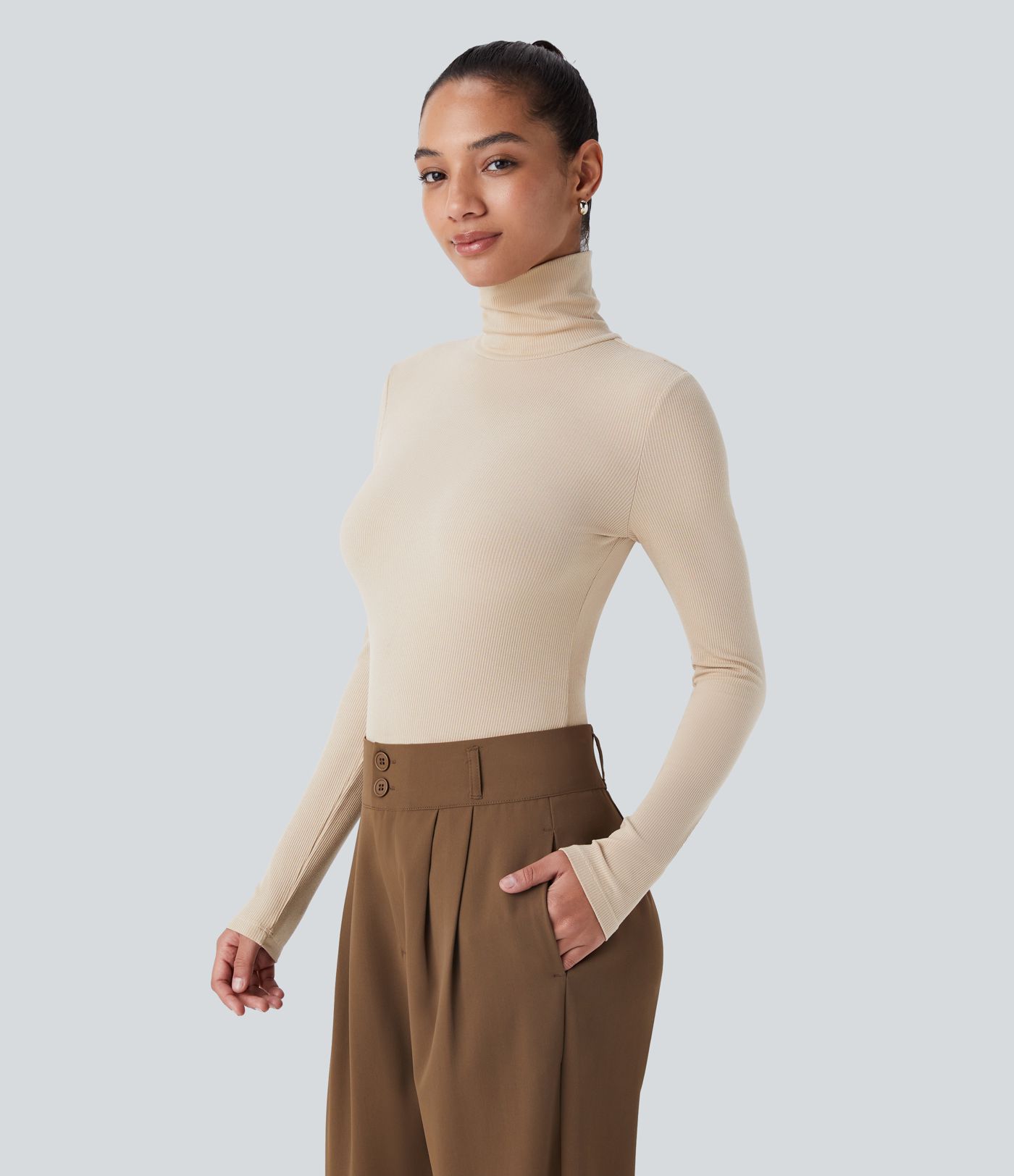 Langärmliges Freizeitoberteil im Rippstrick mit hohem Kragen