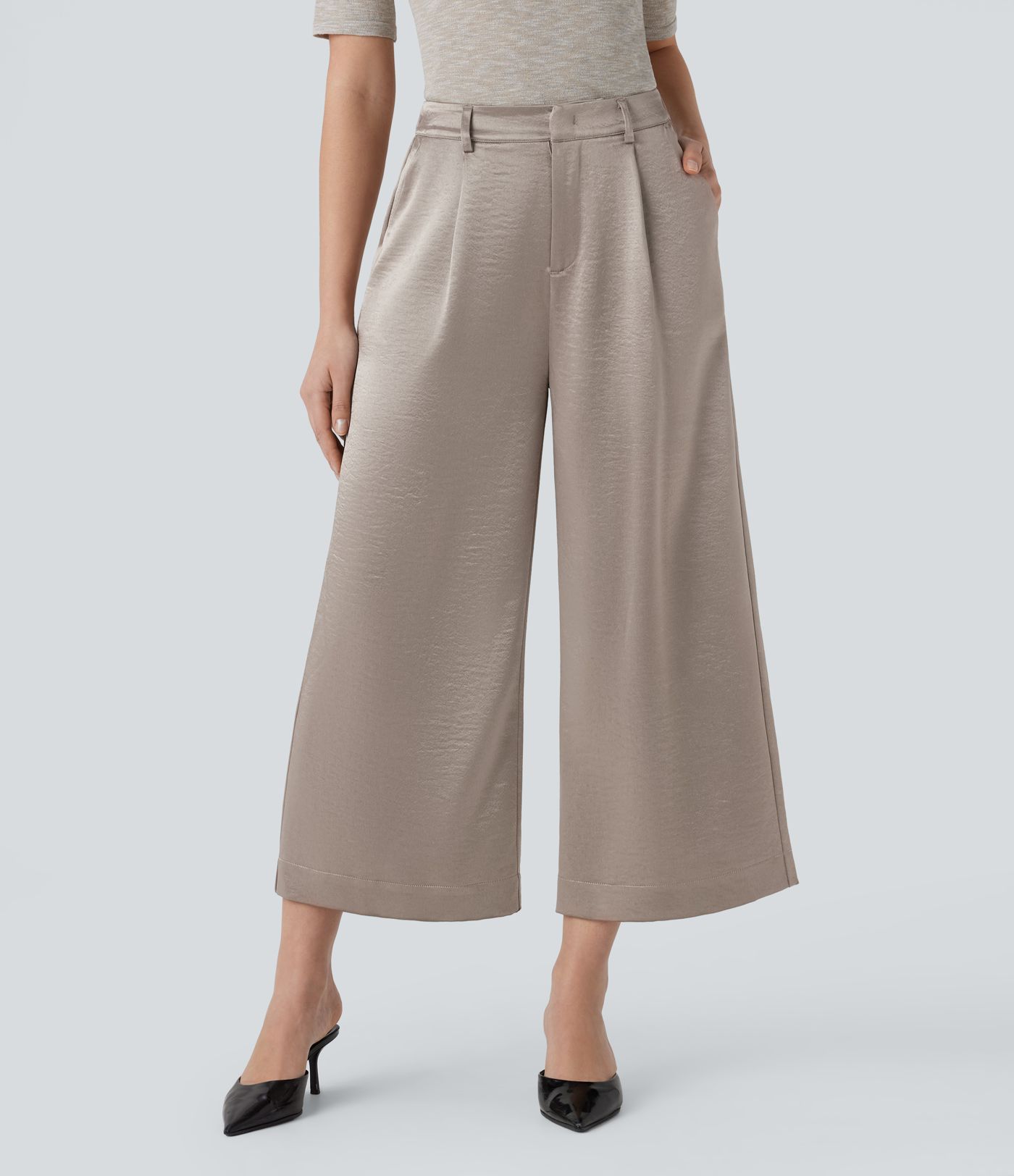 High-waisted office trousers with side satin pockets and wide legs