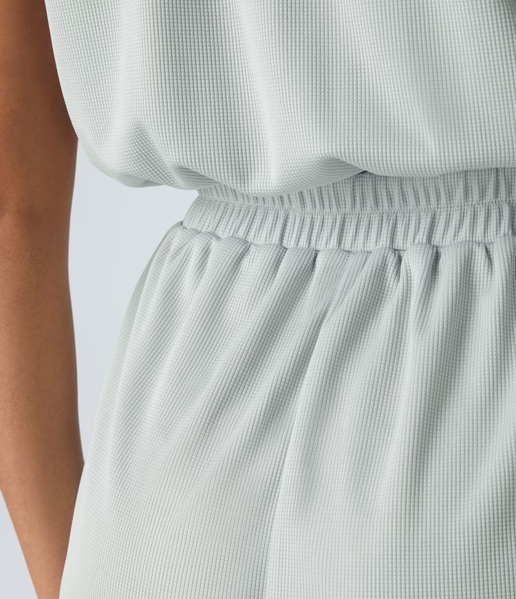 Mono de manga corta casual con cuello en V y bolsillos laterales en tela gofre