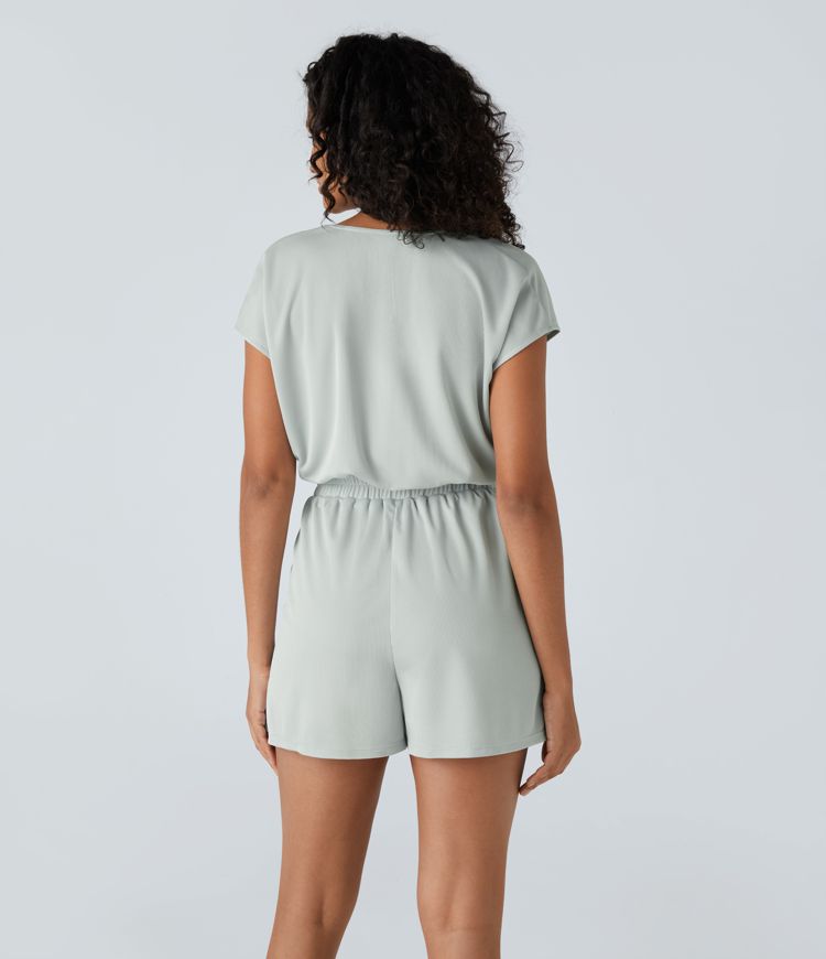 Mono de manga corta casual con cuello en V y bolsillos laterales en tela gofre