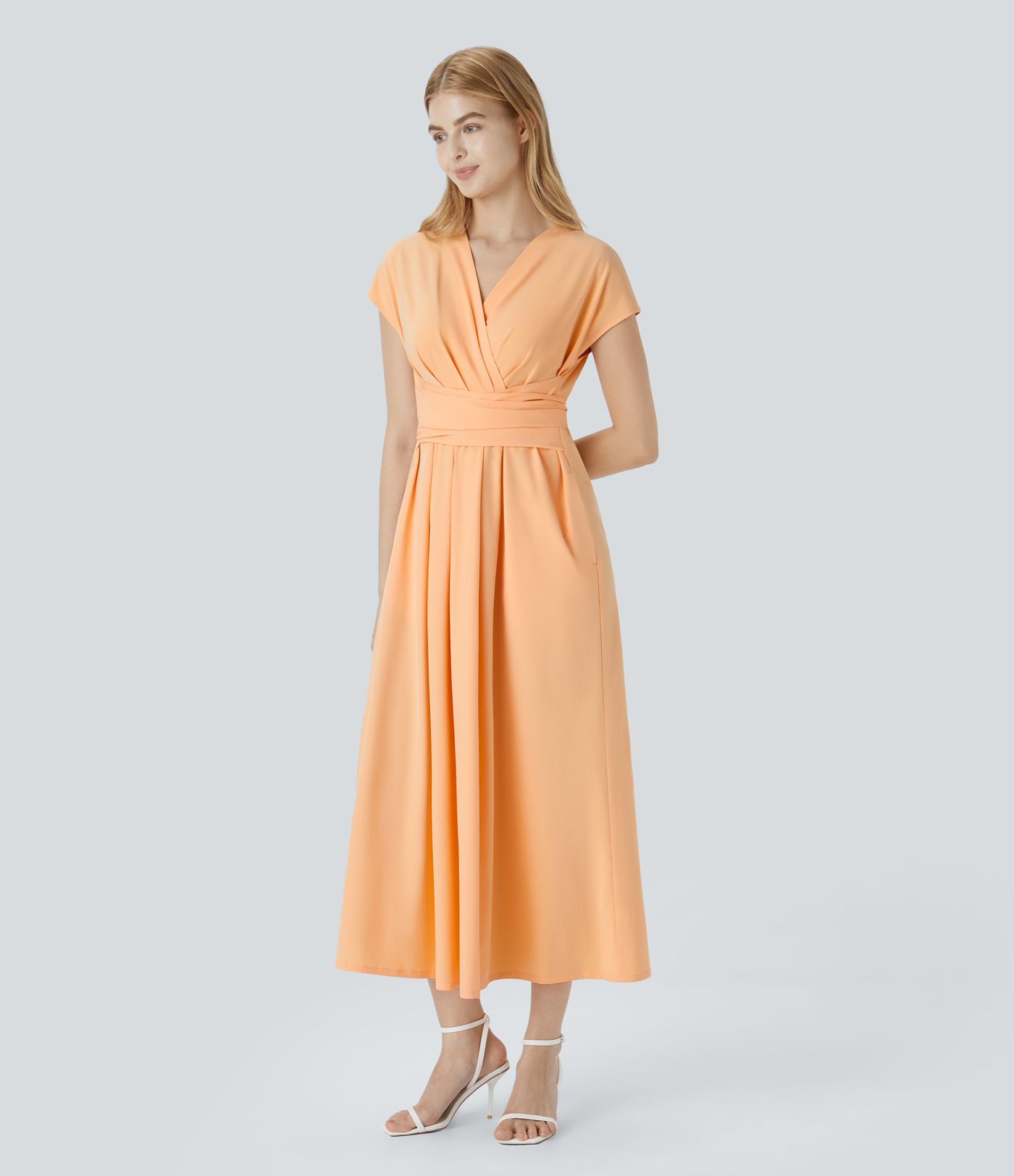 Breezeful™ Kurzärmliges Midi-Freizeitkleid mit V-Ausschnitt, Seitentaschen und Bindeband hinten - schnelltrocknend