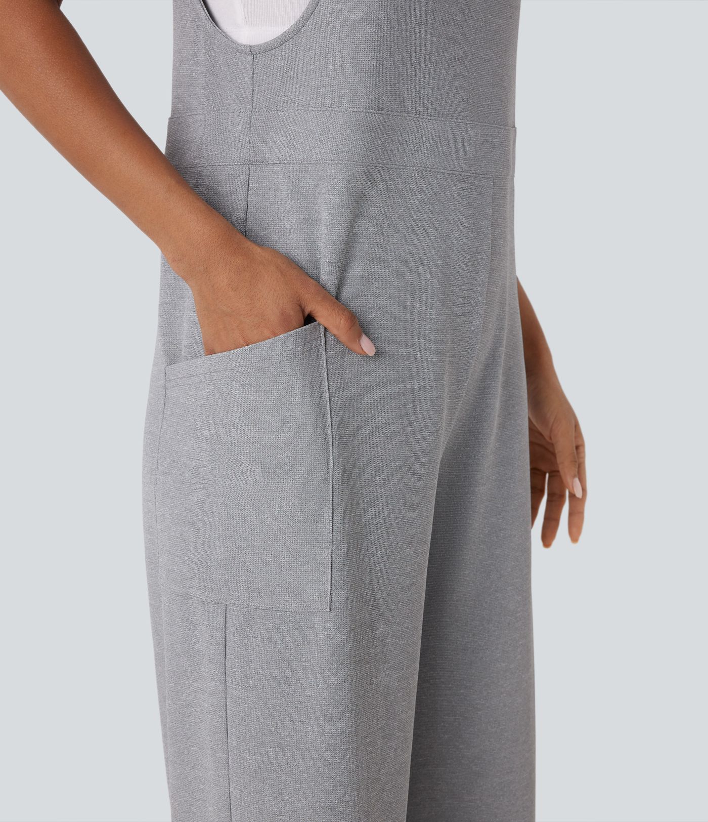 Lässige Latzhose mit Seitentaschen, verstellbaren Trägern, Knöpfen und weitem Bein - beidseitig tragbar