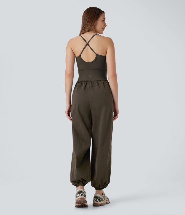 Mono cargo de senderismo impermeable con tejido resistente antidesgarro con espalda abierta cruzada y bolsillos laterales