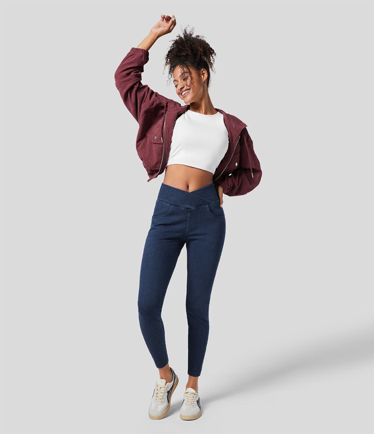 Halara Flex™ Denim Heat - 7/8-Leggings aus Denim mit hohem Crossover-Bund und Seitentaschen