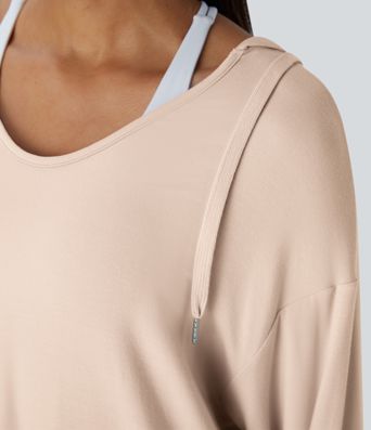 Sweat à capuche à encolure en V, avec cordons et passe-pouces, modèle long décontracté.