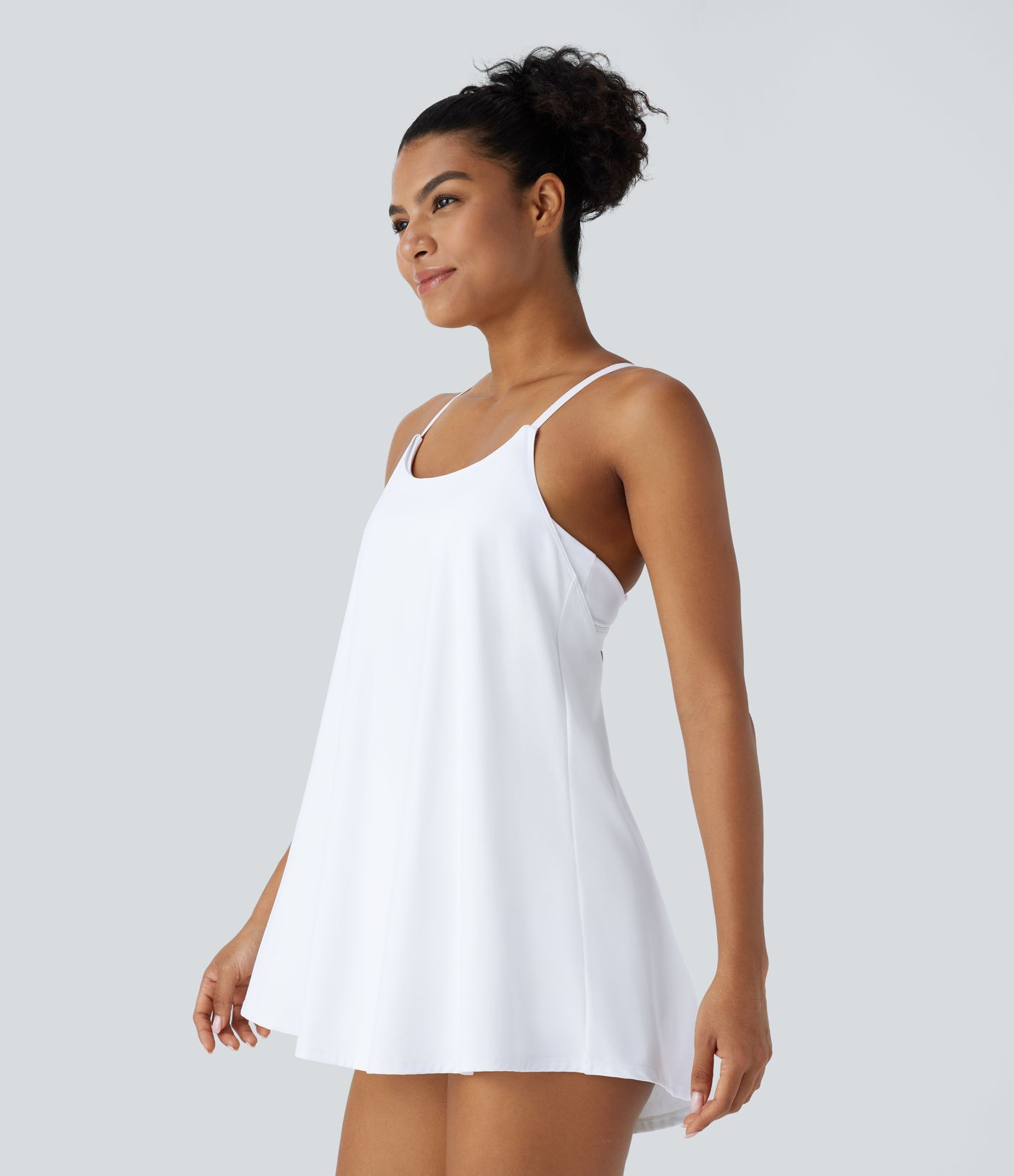 Robe active de yoga type nuisette Softlyzero™ Airy Cool Touch mini 2 pièces à bretelles croisées, dos nu, bretelles ajustables et poches - UPF50+