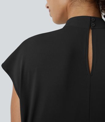 Arbeitsbluse mit Stehkragen, Knopfleiste auf der Rückseite und Flügelärmeln