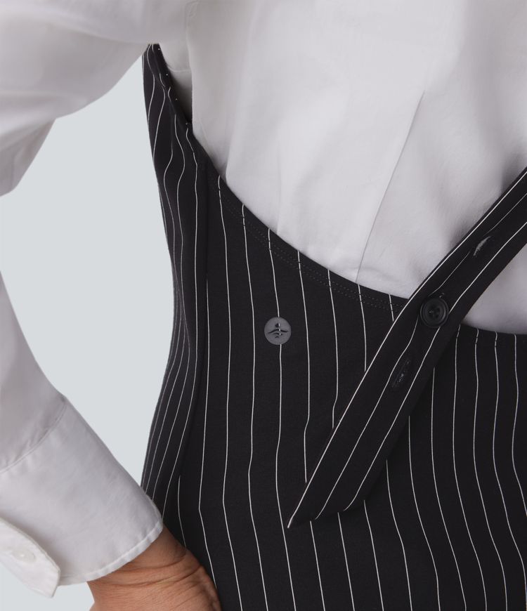 Arbeits-Minikleid mit V-Ausschnitt, verstellbaren Trägern, Knopfleiste und Cool-Touch