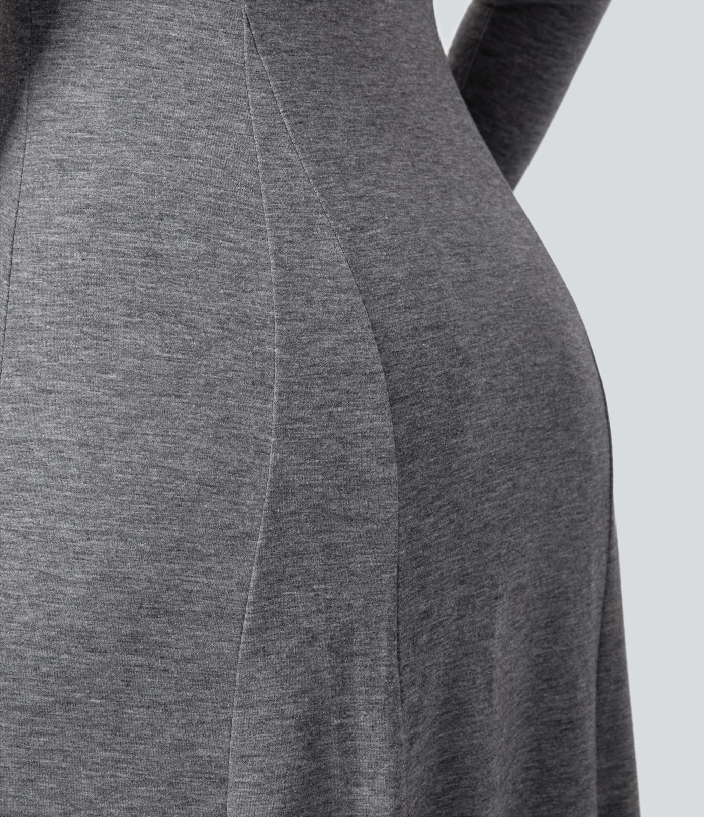 Langärmliges, ausgestelltes, lässiges Maxi-Kleid mit Rundhalsausschnitt und Knöpfen