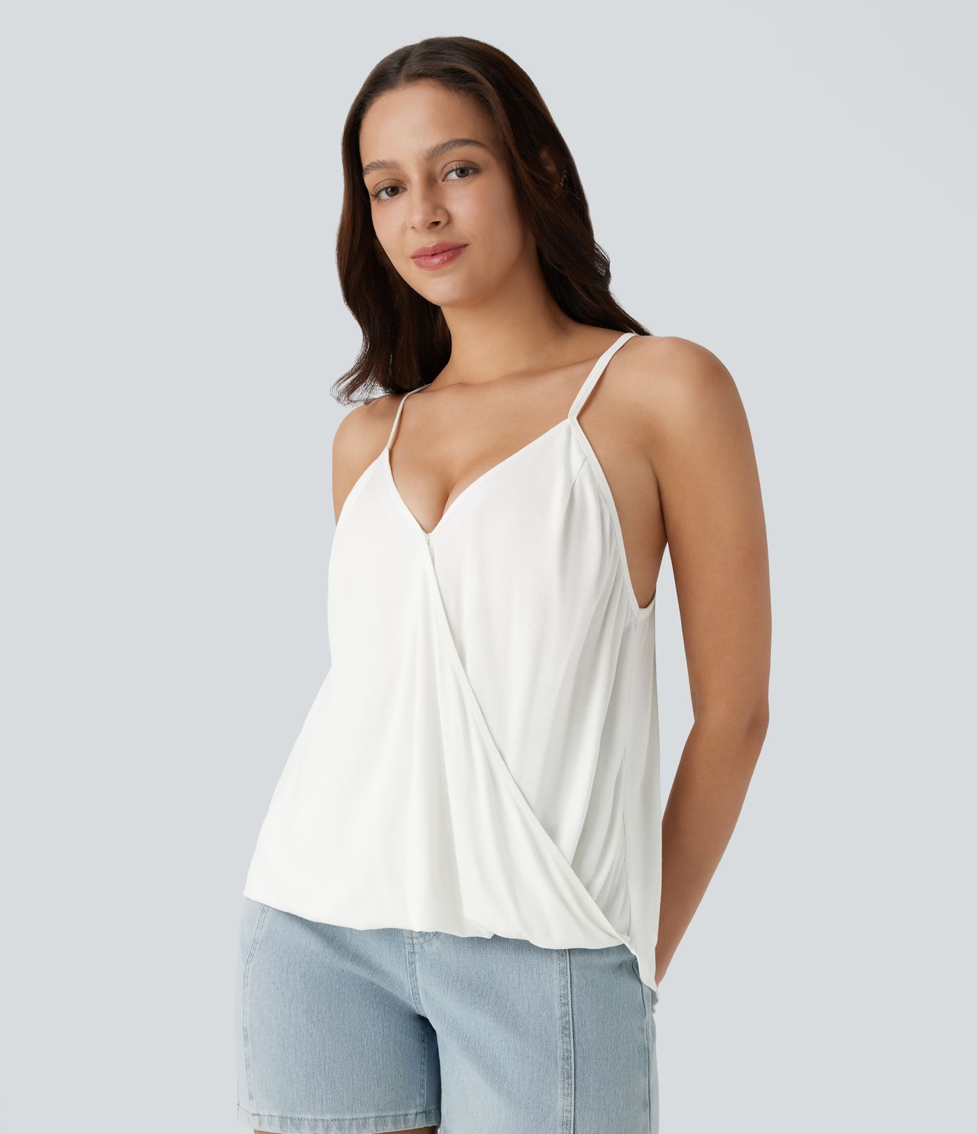 Lässiges, geripptes Camisole mit V-Ausschnitt und Knopfleiste