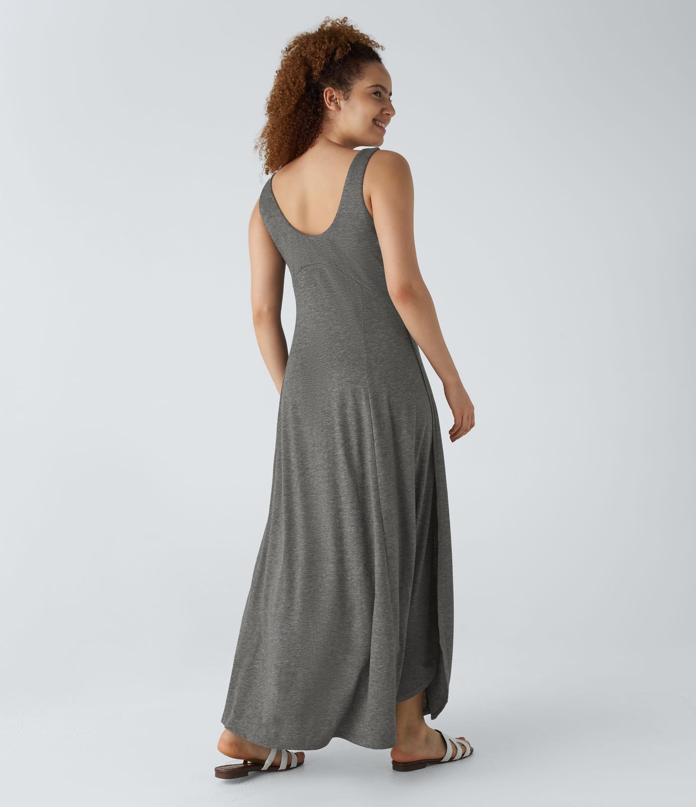 Vestido sin mangas largo fluido dividido sin espalda cuello U