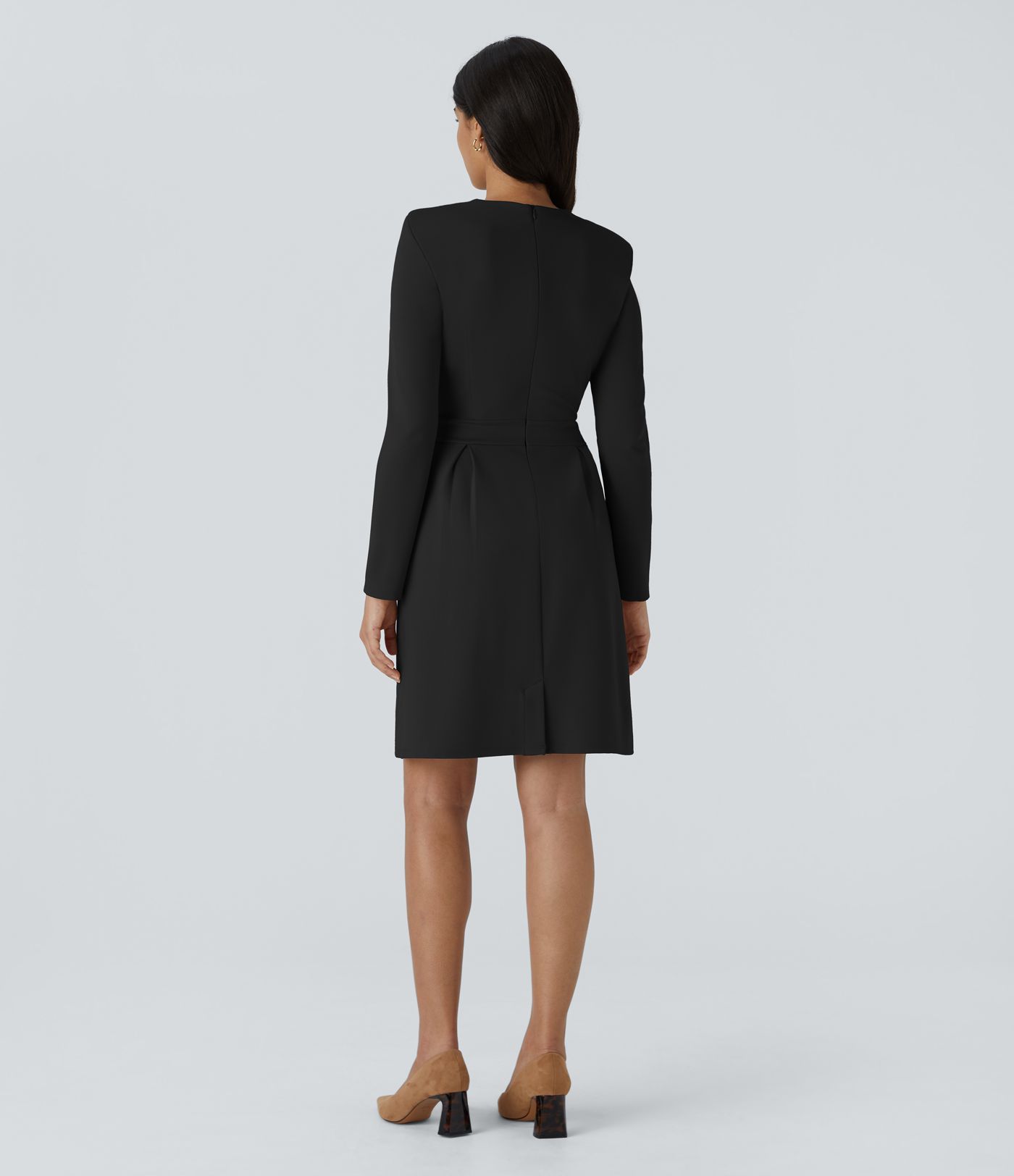 Robe de travail mini ajustée col rond à épaulettes à manches longues et ourlet SculptKnit