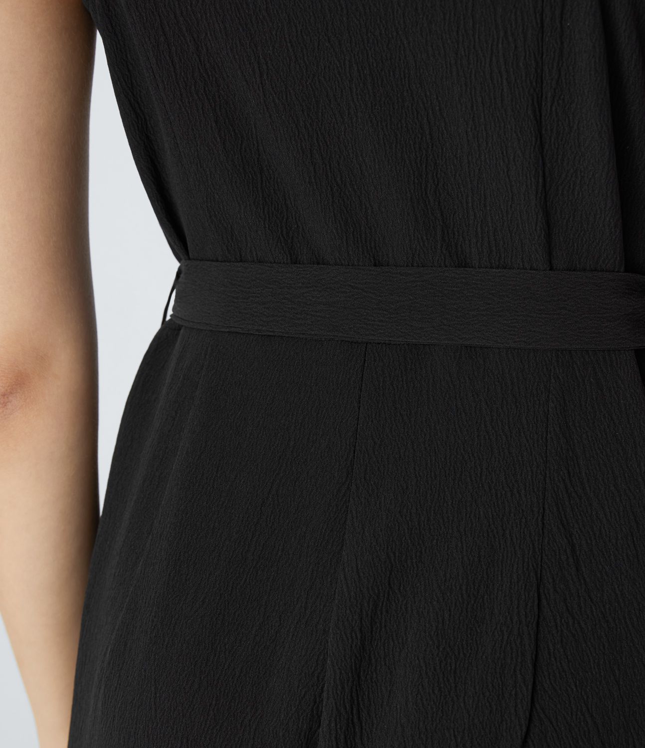 Mono capri bolsillo lateral cinturón botón cuello cuadrado