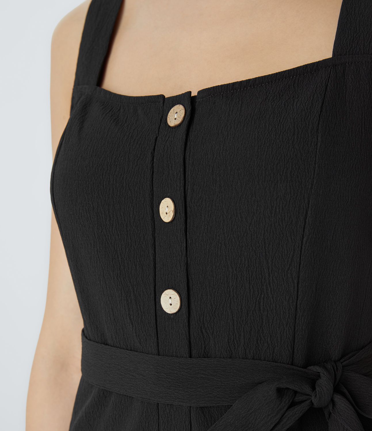 Mono capri bolsillo lateral cinturón botón cuello cuadrado