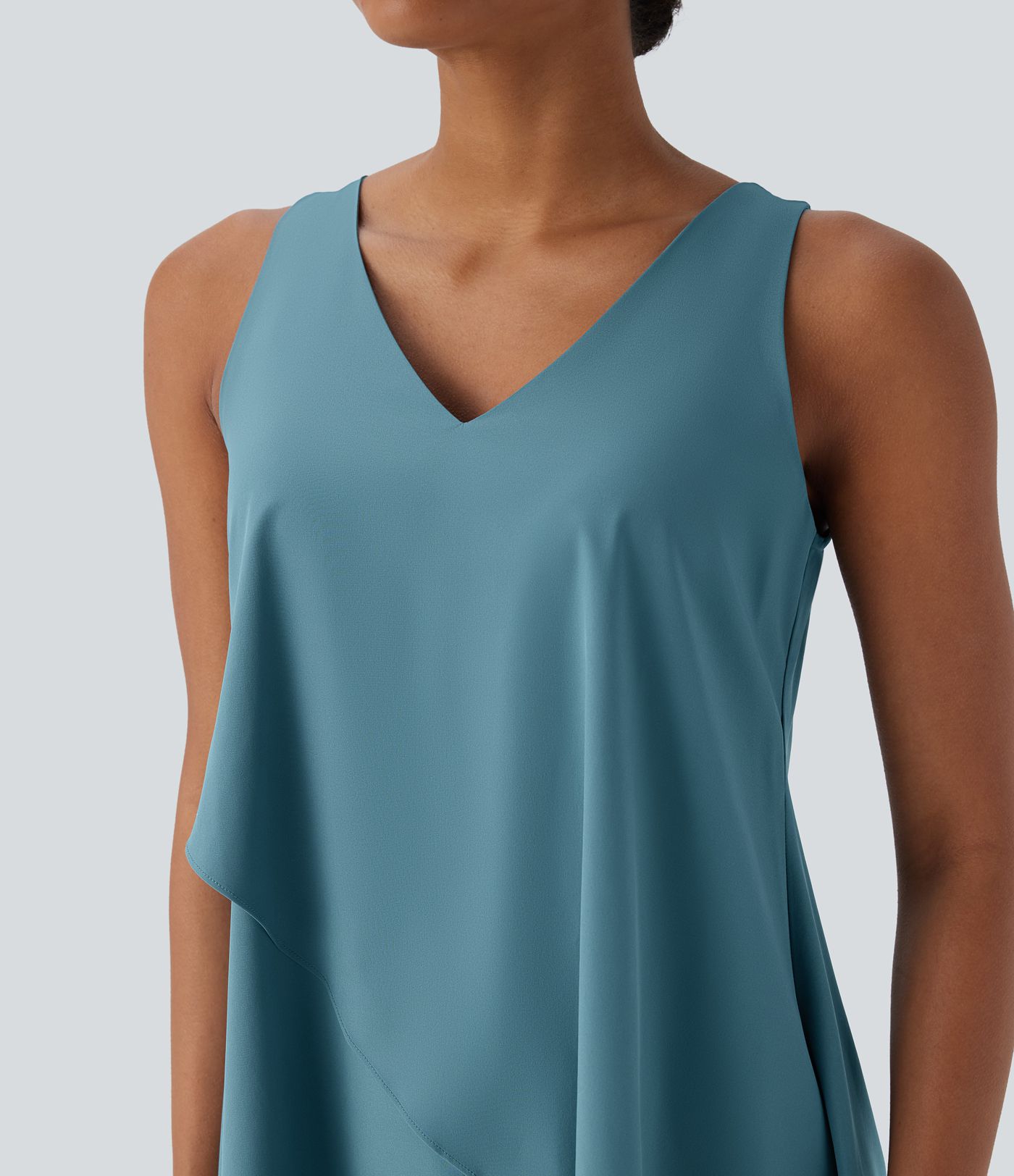 Débardeur long asymétrique Breezeful™ à col en V, avec volants et ourlet ondulé, séchage rapide